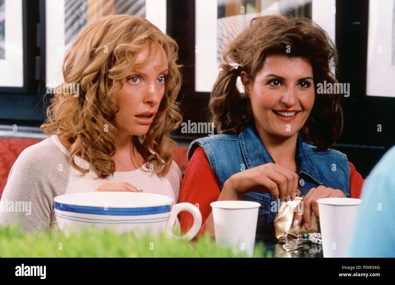 Original Film Titel: CONNIE UND CARLA. Englischer Titel: CONNIE UND CARLA. Regisseur: MICHAEL LEMBECK. Jahr: 2004. Stars: Toni Collette, NIA VARDALOS. Quelle: Universal/Album Stockfoto