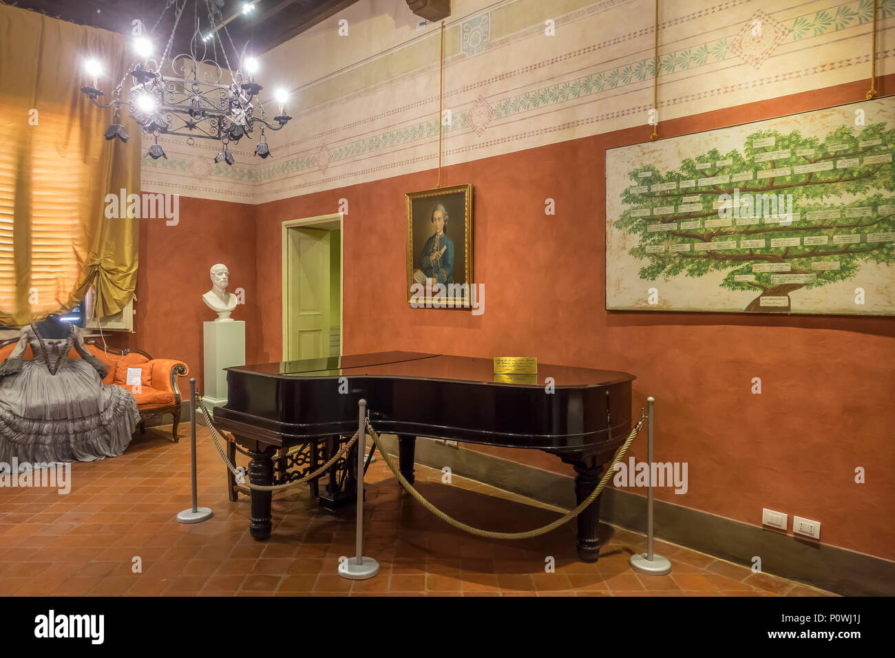 Italien, Toskana, Lucca, Puccini Museum mit der Komponist Klavier Stockfoto