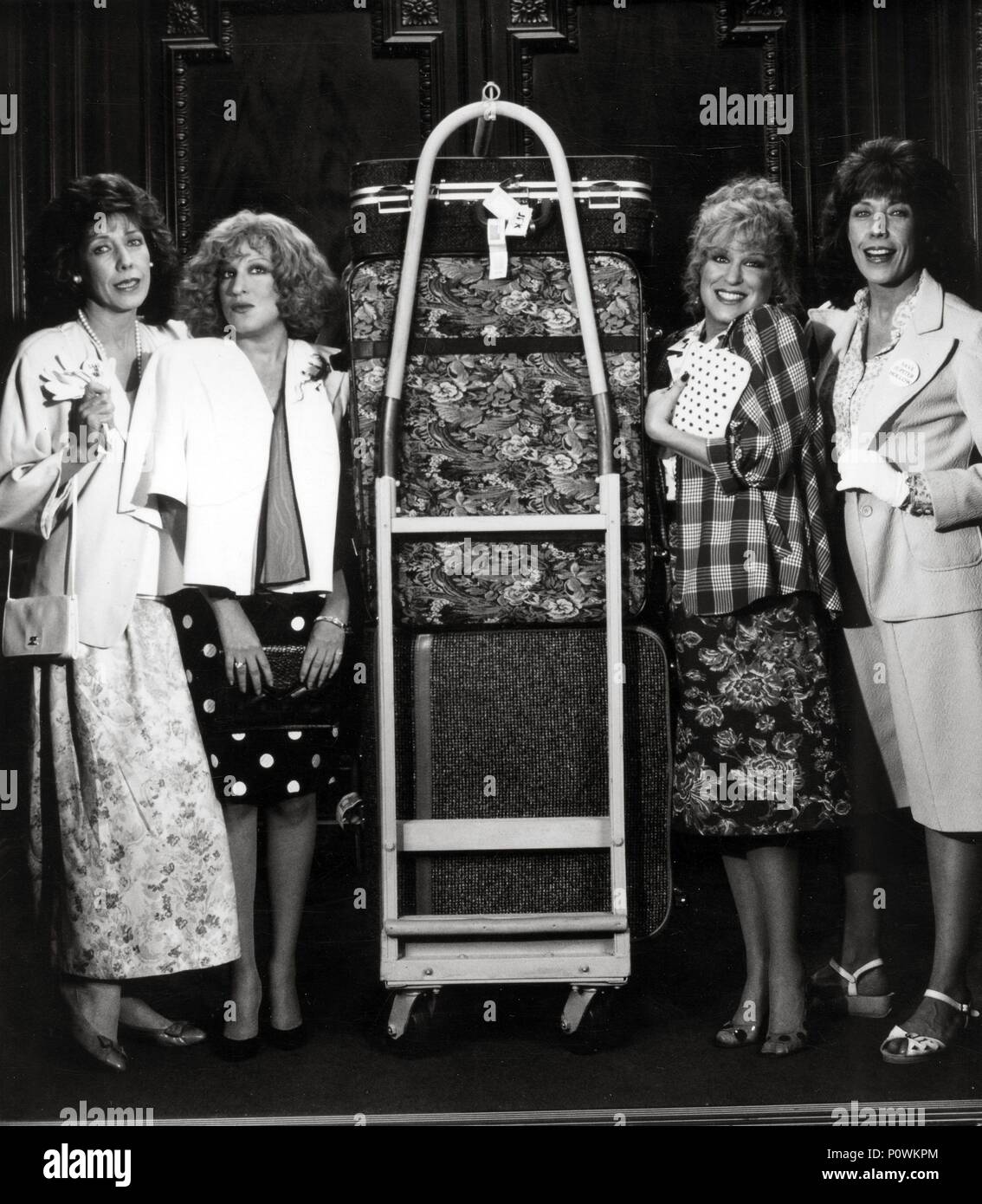 Original Film Titel: BIG BUSINESS. Englischer Titel: BIG BUSINESS. Regisseur: Jim Abrahams. Jahr: 1988. Stars: Bette Midler, Lily Tomlin. Credit: TOUCHSTONE/Disney/Album Stockfoto