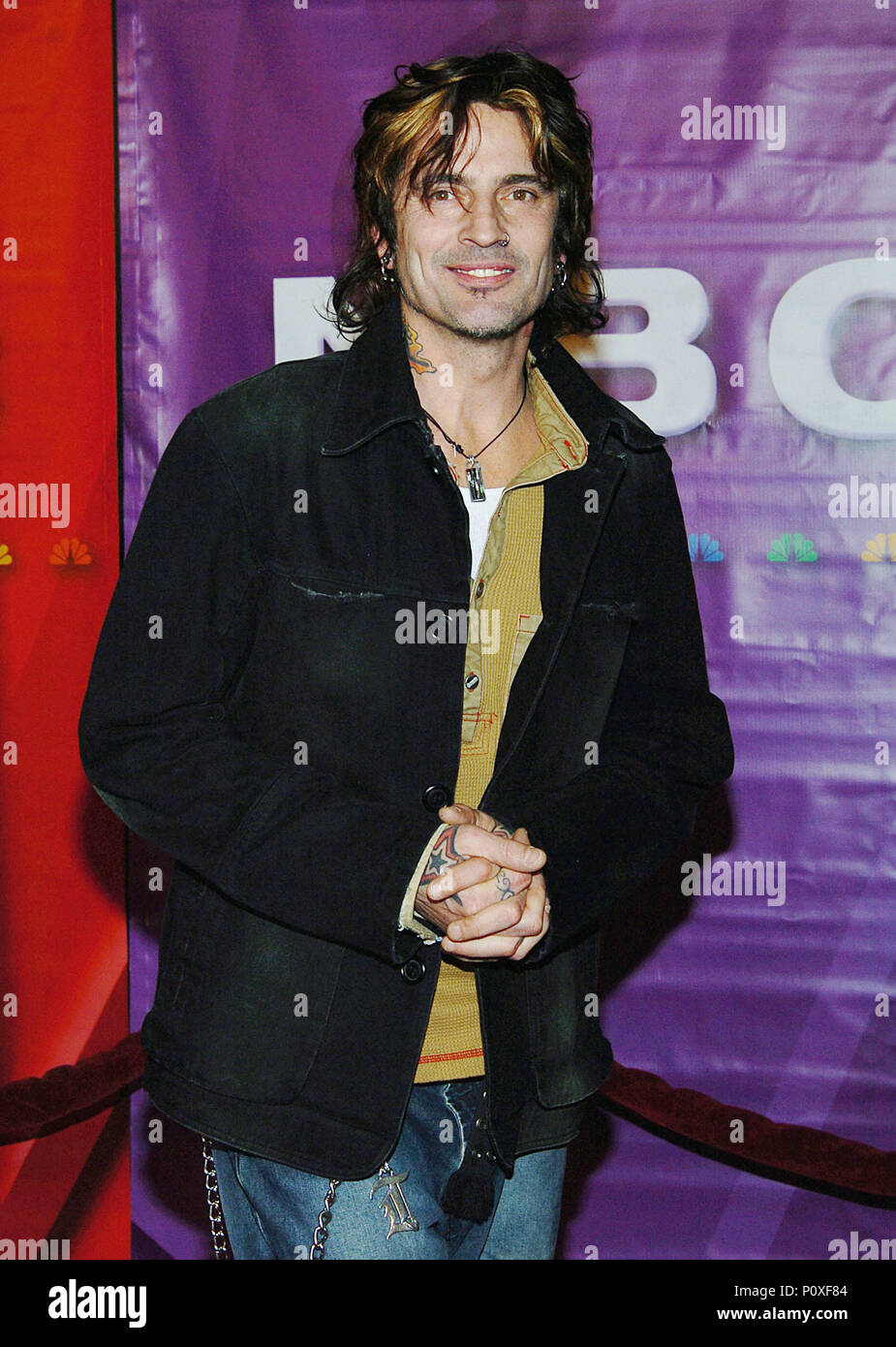 Tommy Lee bei der Ankunft im NBC tca Winter Party im Universal City in Los Angeles laufen. Januar 21, 2005.04 - TommyLee150 Red Carpet Event, Vertikal, USA, Filmindustrie, Prominente, Fotografie, Bestof, Kunst, Kultur und Unterhaltung, Topix Prominente Fashion/Vertikal, Besten, Event in Hollywood Leben - Kalifornien, Roter Teppich und backstage, USA, Film, Stars, Film Stars, TV Stars, Musik, Promis, Fotografie, Bestof, Kunst, Kultur und Unterhaltung, Topix, vertikal, eine Person, die aus den Jahren 2003 bis 2005, Anfrage tsuni@Gamma-USA.com - drei Viertel Stockfoto