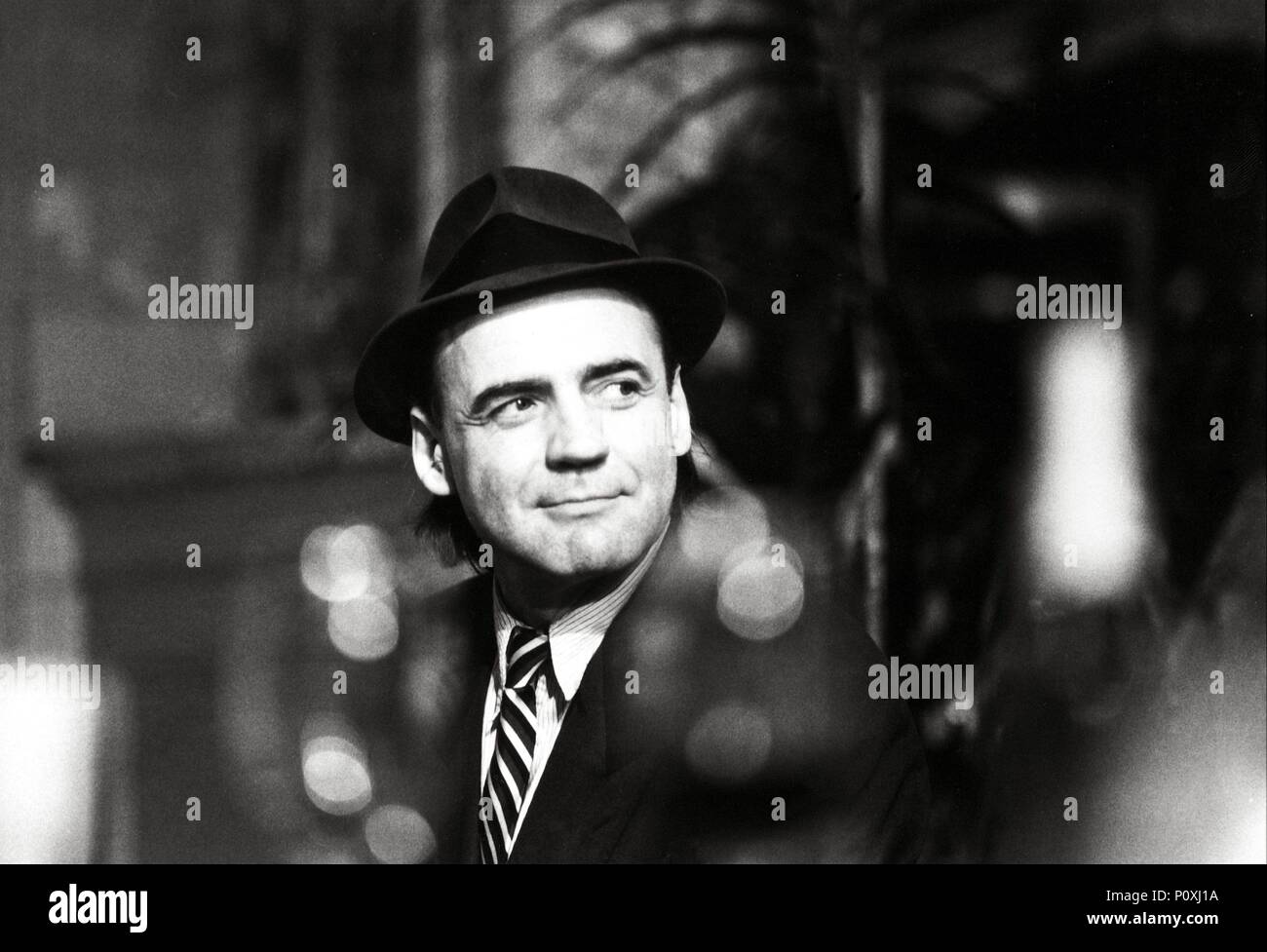 Original Film Titel: DER HIMMEL ÜBER BERLIN. Englischer Titel: FLÜGEL DER SEHNSUCHT. Regisseur: WIM WENDERS. Jahr: 1987. Stars: Bruno Ganz. Quelle: Westdeutscher Rundfunk/Album Stockfoto