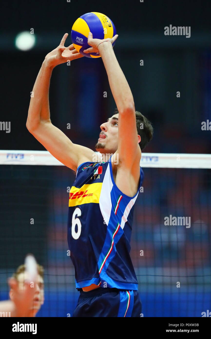 Osaka, Japan. 8. Juni 2018. Simone Giannelli (ITA) Volleyball: FIVB Volleyball Nationen Liga 2018 Men's Osaka zwischen Italien 2-3 Polen Maruzen Intec Arena Osaka in Osaka, Japan. Credit: Naoki Nishimura/LBA SPORT/Alamy leben Nachrichten Stockfoto