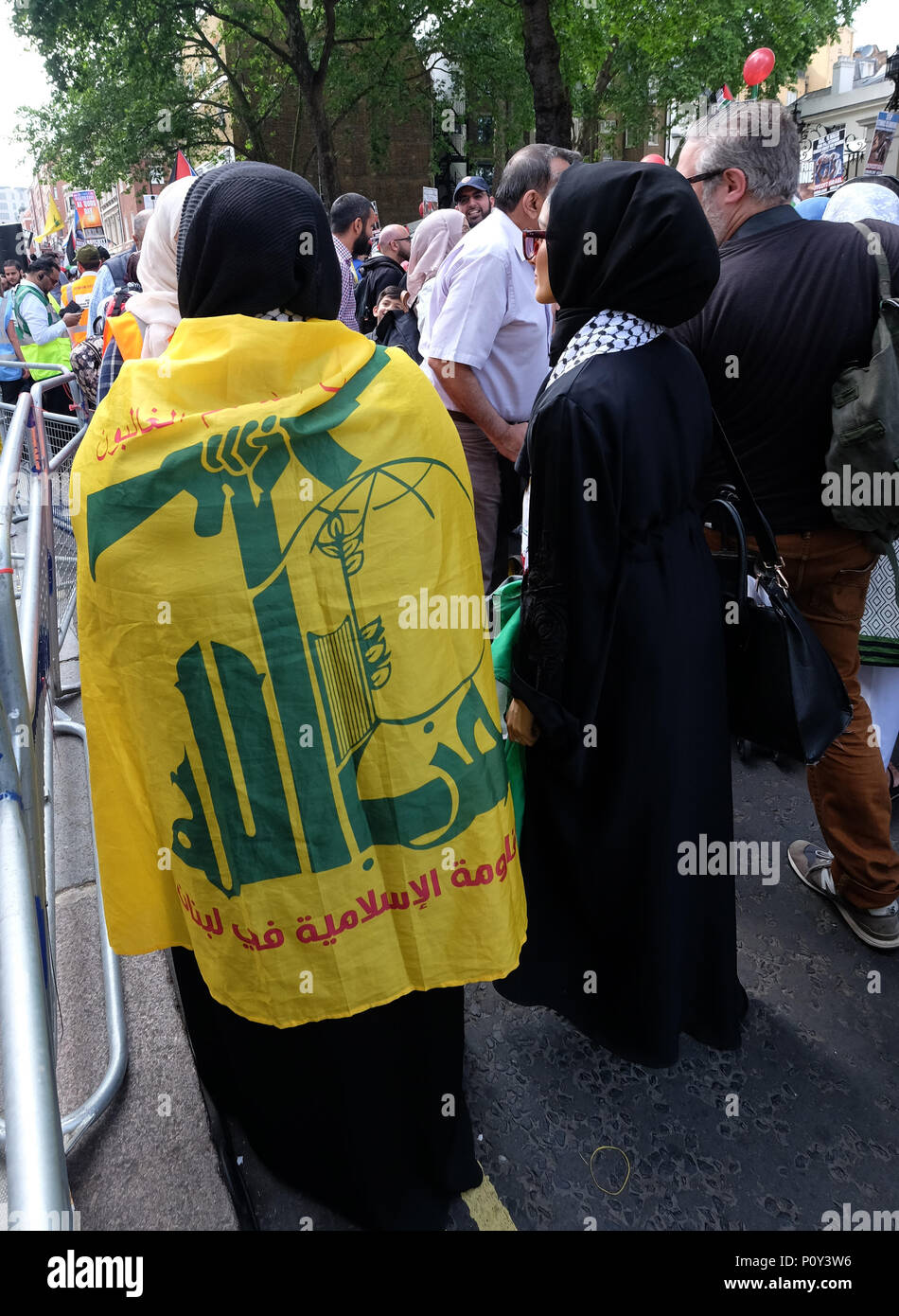 London, Großbritannien. 10. Juni 2018. Al Quds tag Protest von IHRC in London organisiert voran geht trotz Nachfragen, dass die Hisbollah Fahnen nicht geflogen werden sollte. Gegen den Protest von Israelischen Unterstützer und Tommy Robinson Unterstützer führte zu einem großen Polizeiaufgebot Credit: Londonphotos/Alamy leben Nachrichten Stockfoto