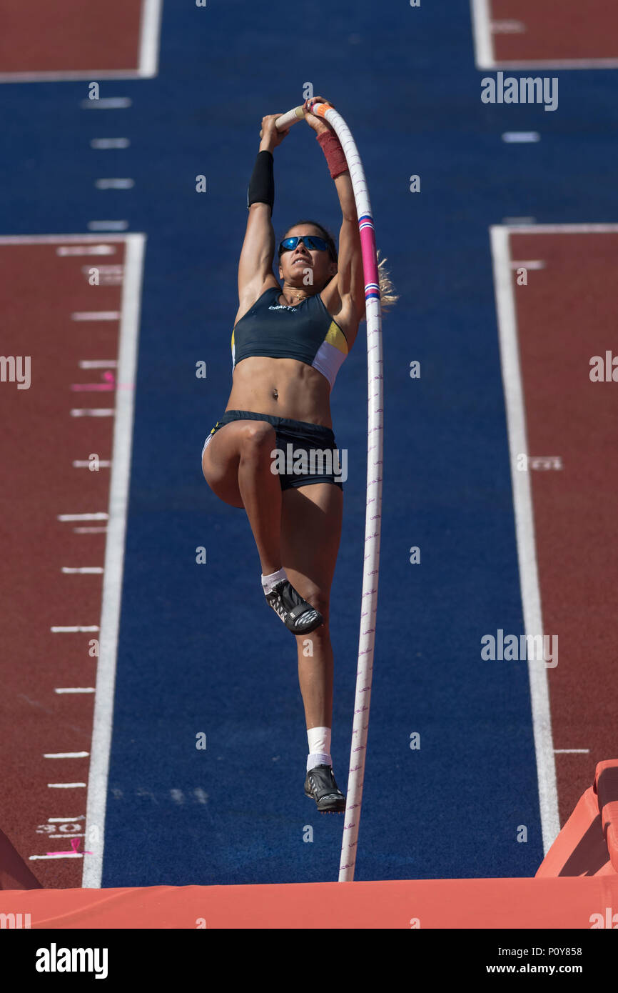 Stockholm, Schweden. 10 Jun, 2018. Frau Pole Vault mit Angelica Bengtsson (SWE) in Diamond League während der Bauhaus Event auf der olympischen Arena Stockholm Stadion bei heißem Wetter. Quelle: Stefan Holm/Alamy leben Nachrichten Stockfoto