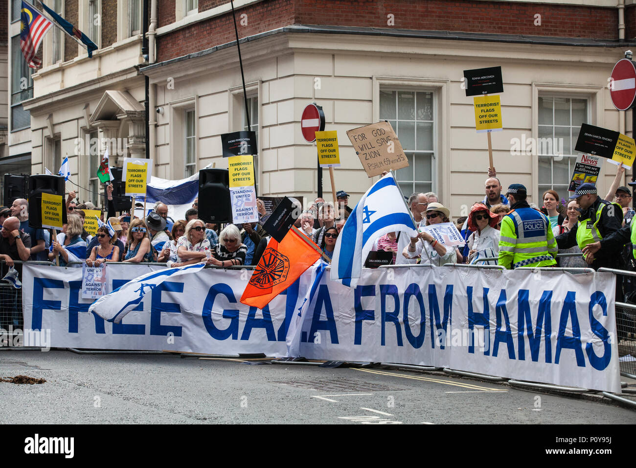 London, Großbritannien. 10 Juni, 2018. Pro-Israel Aktivisten halten einen Zähler - Protest gegen die pro-palästinensischen Al Quds Tag März durch das Zentrum von London von der Islamischen Menschenrechtskommission organisiert. Eine internationale Veranstaltung, Es begann 1979 im Iran. Quds ist der arabische Name für Jerusalem. Credit: Mark Kerrison/Alamy leben Nachrichten Stockfoto