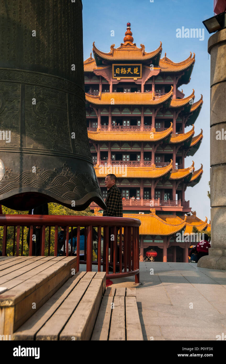 Die 1980er Jahre Wiederaufbau der Qing-Ära gelb Kran Turm brannte. Wuhan, China. Stockfoto