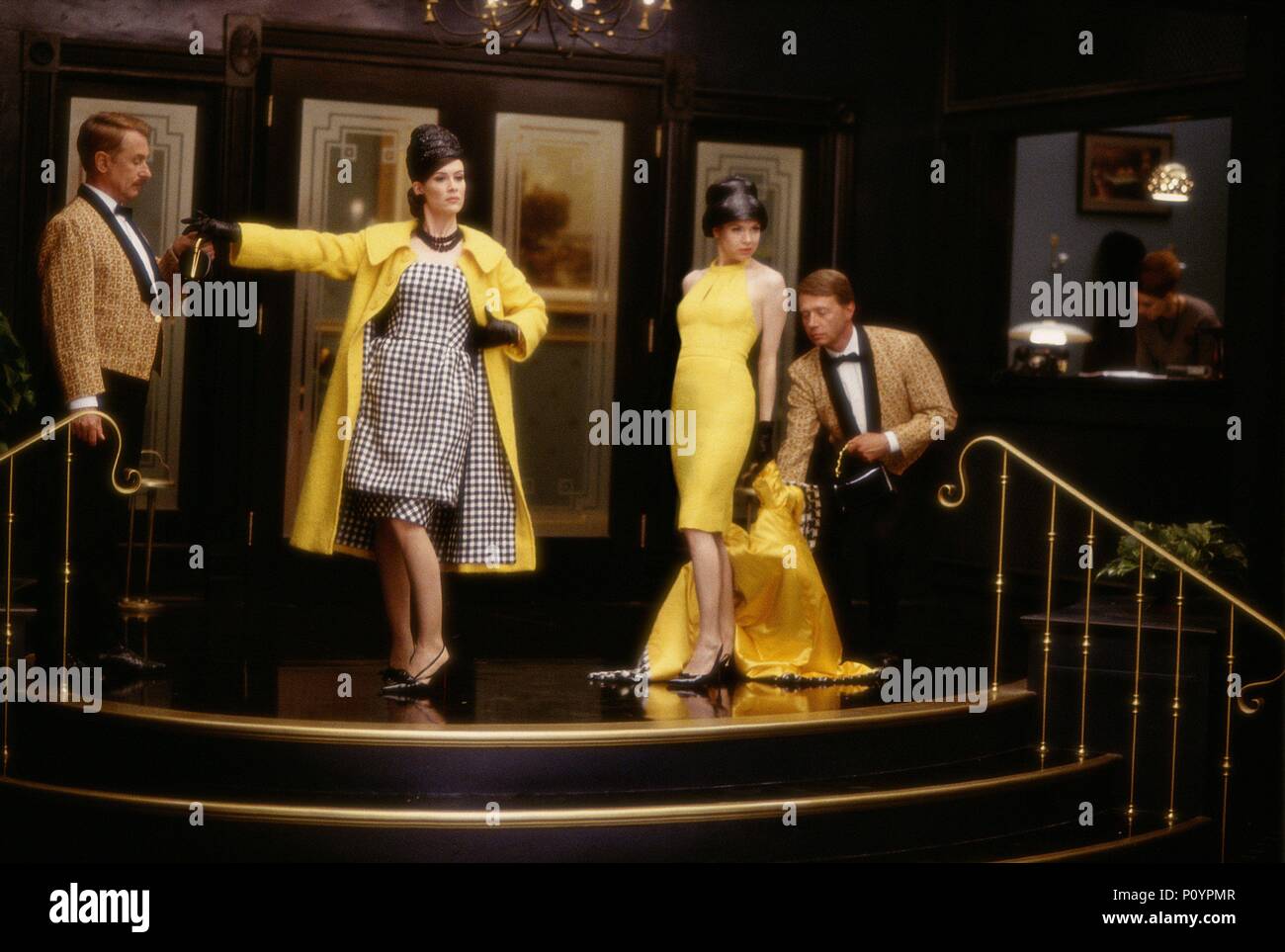 Original Film Titel: Nieder mit der Liebe. Englischer Titel: Nieder mit der Liebe. Regisseur: PEYTON REED. Jahr: 2003. Stars: RENEE ZELLWEGER; Sarah Paulson. Quelle: 20th Century Fox/MORTON, MERRICK/Album Stockfoto