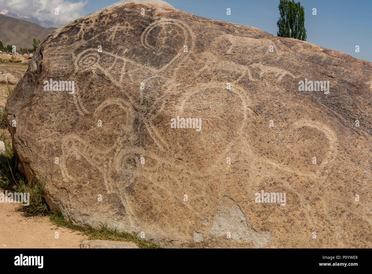 Petroglyph in Stein Garten, Cholpon Ata, Kirgisistan Stockfoto