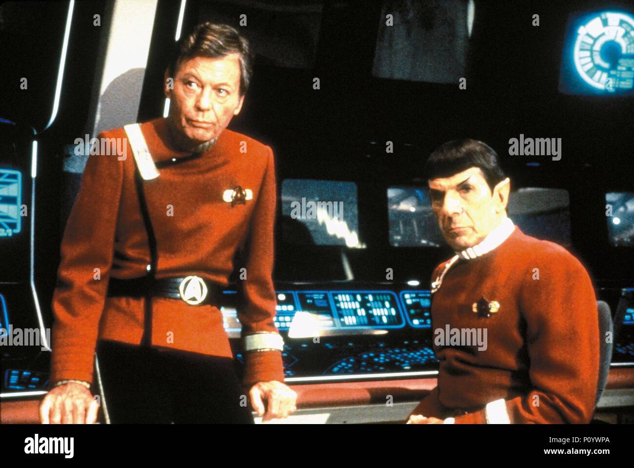 Original Film Titel: Star Trek V: The Final Frontier. Englischer Titel: Star Trek V: The Final Frontier. Regisseur: William Shatner. Jahr: 1989. Stars: Leonard Nimoy, DEFOREST KELLEY. Quelle: Paramount Pictures/Album Stockfoto