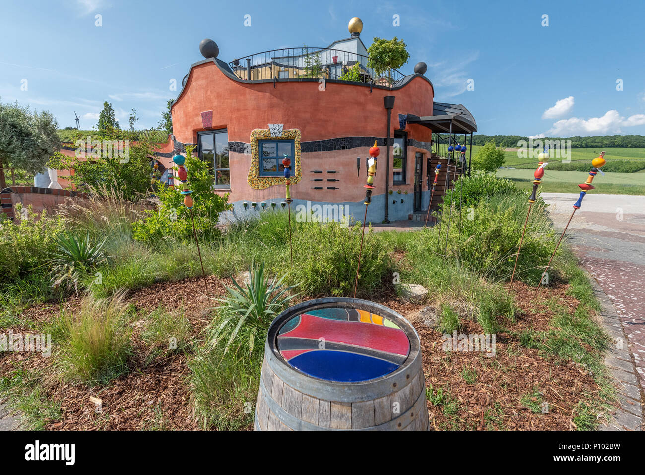 Hundertwasser Architektur, Pbroker ag Weinkellerei, Untereisenheim, Deutschland Stockfoto