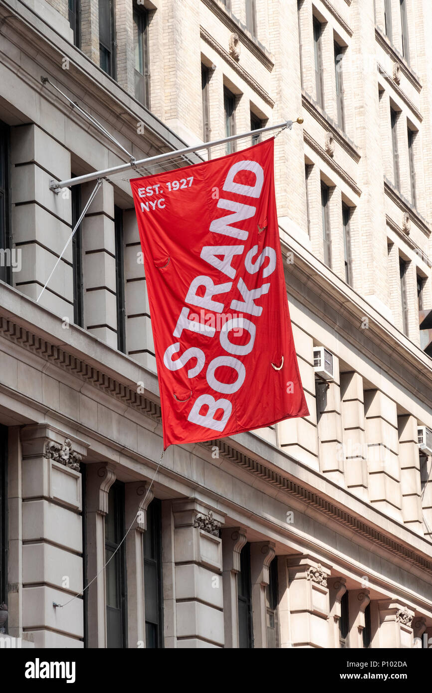 Ein Banner am Broadway und East 12 th Street, die Lage von STRAND BÜCHER, eine der zuletzt verwendeten Buchhandlungen in New York City. Stockfoto