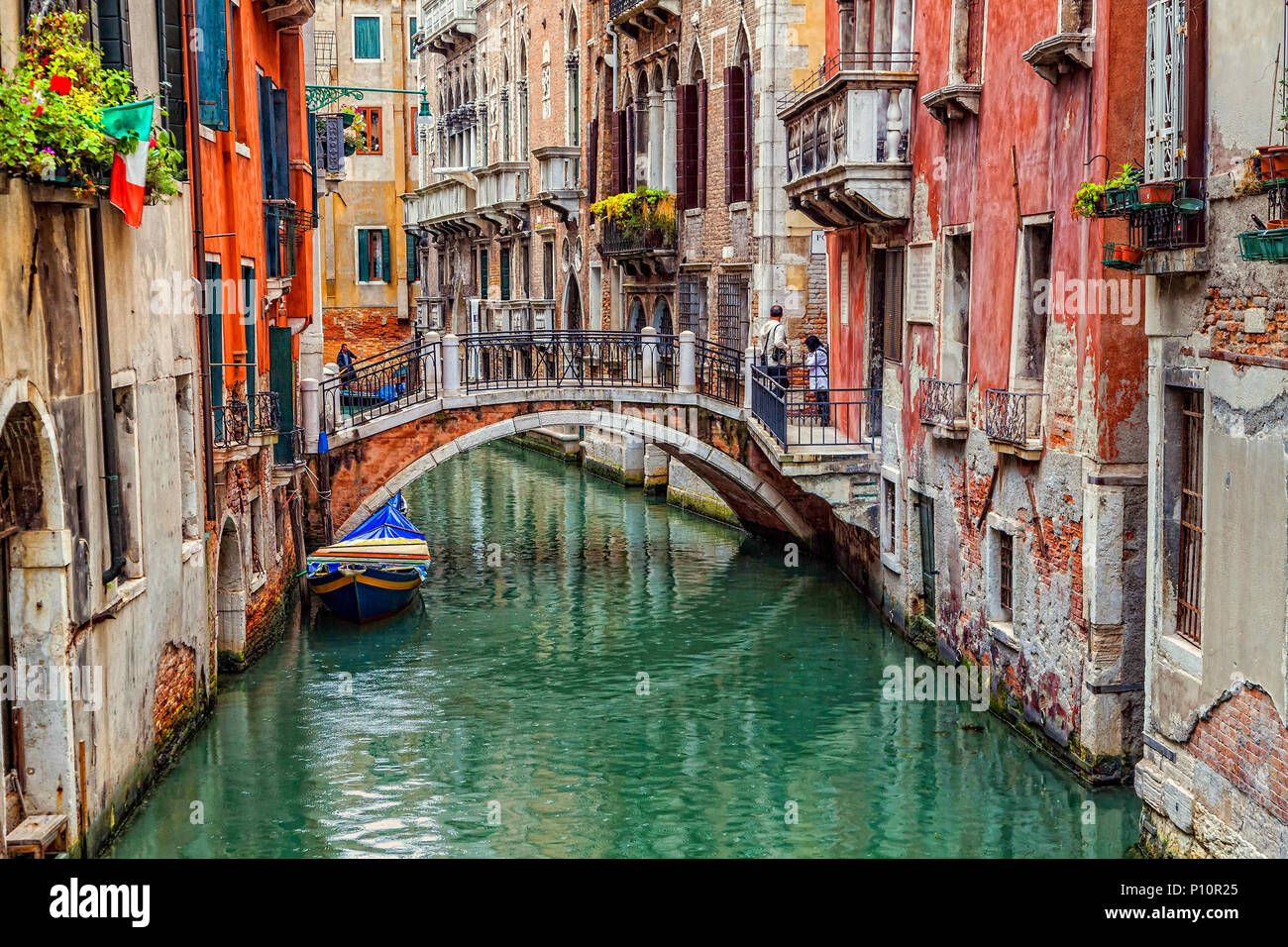 Venedig, Italien - Juni 06, 2013: Touristen, die die Sehenswürdigkeiten von Venedig Stockfoto