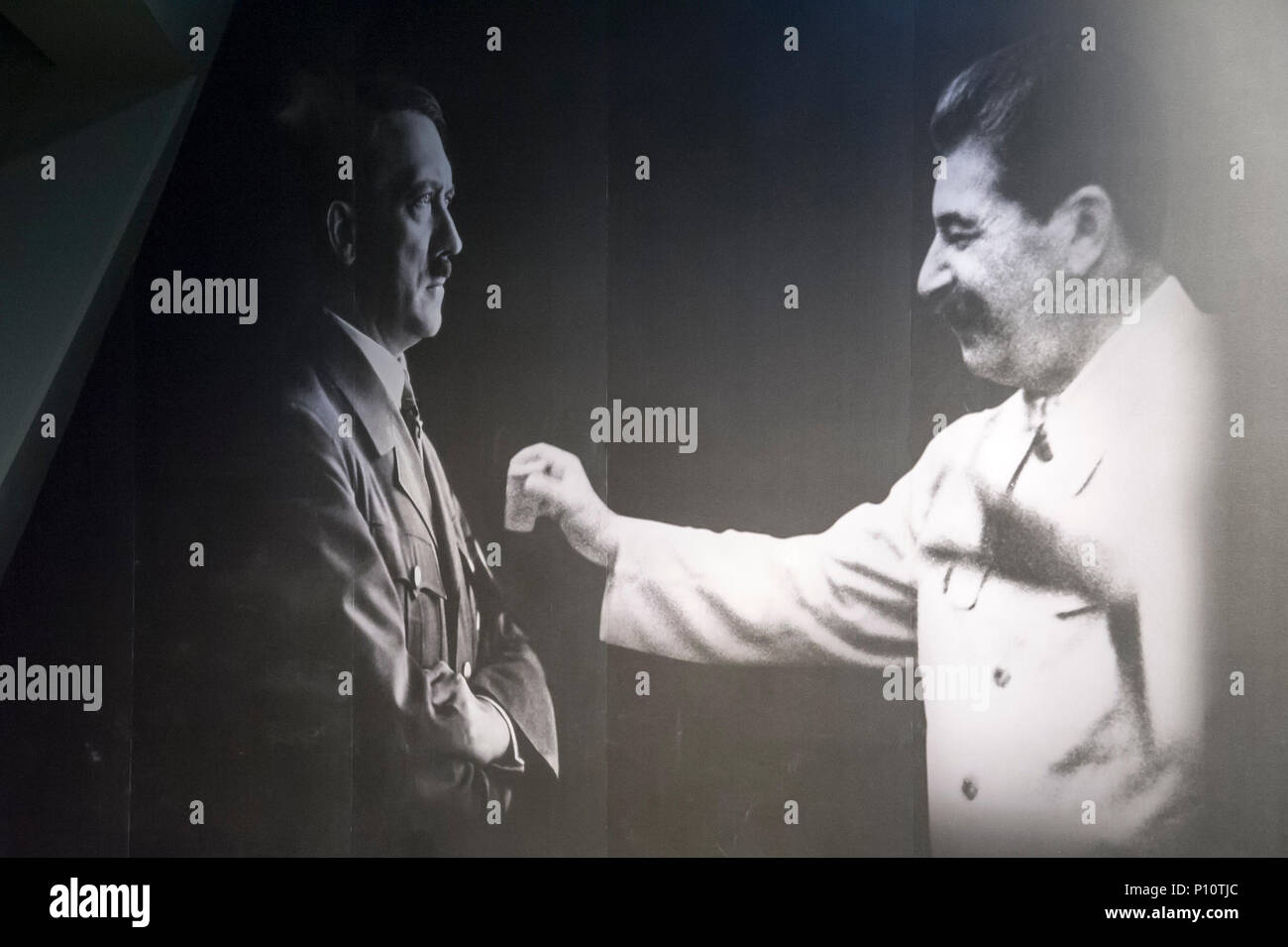 Adolf Hitler und Joseph Stalin als Teil der exhibion im Museum des Zweiten Weltkriegs in Danzig, Polen. 23. Januar 2017 © wojciech Strozyk/Alamy Stockfoto