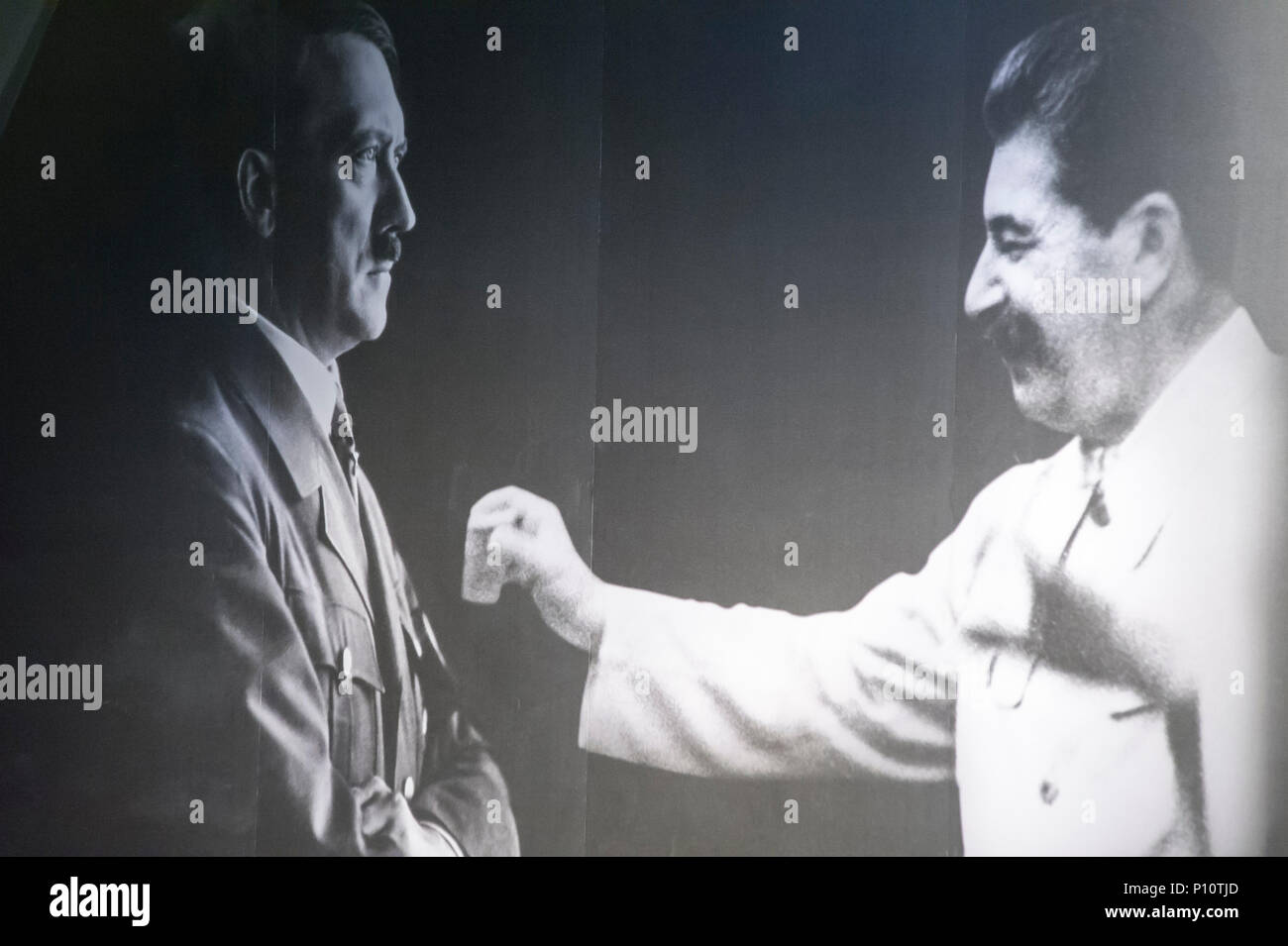 Adolf Hitler und Joseph Stalin als Teil der exhibion im Museum des Zweiten Weltkriegs in Danzig, Polen. 23. Januar 2017 © wojciech Strozyk/Alamy Stockfoto