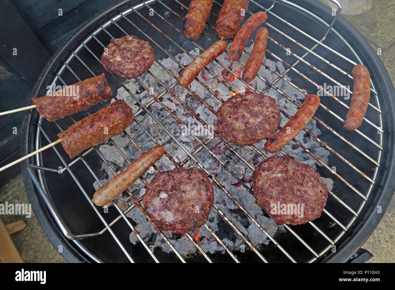 Gut gekocht Grill Fleisch auf Sommer Garten Grill Stockfoto