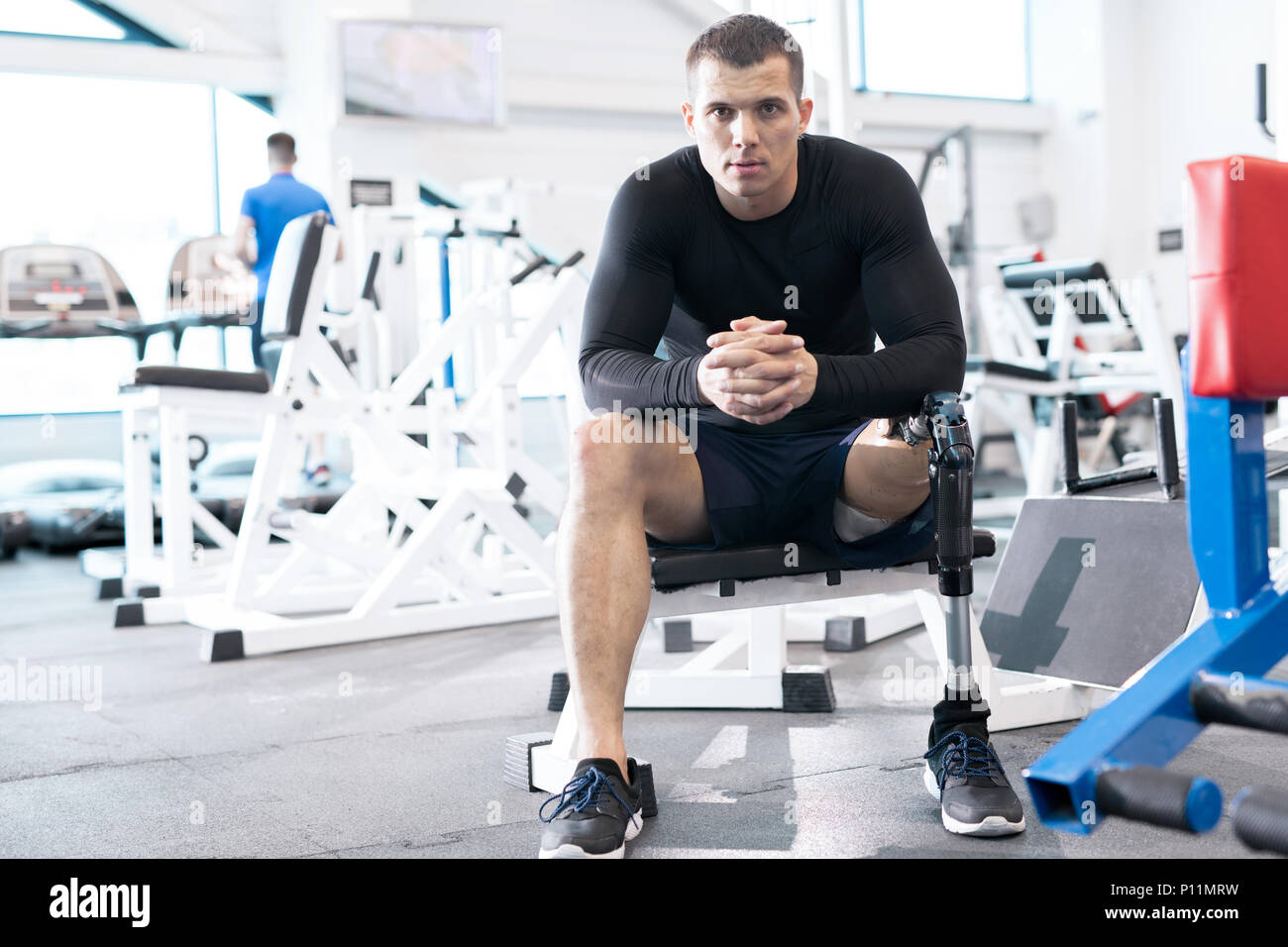 Behinderte Menschen in der Turnhalle Stockfoto