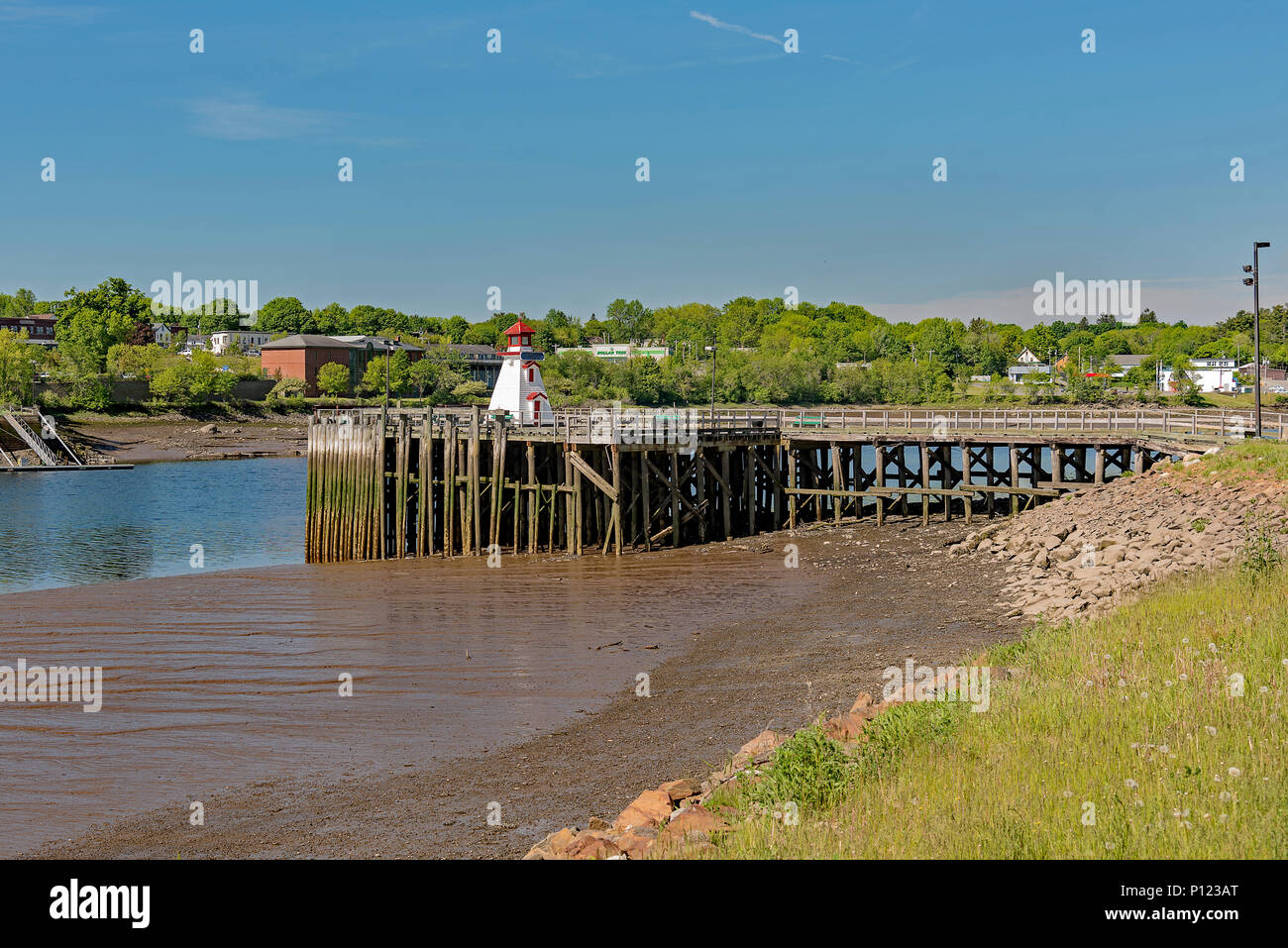 St. Stephan Leuchtturm auf Pier an der St. Croix River direkt gegenüber von Calais, Maine. Stockfoto