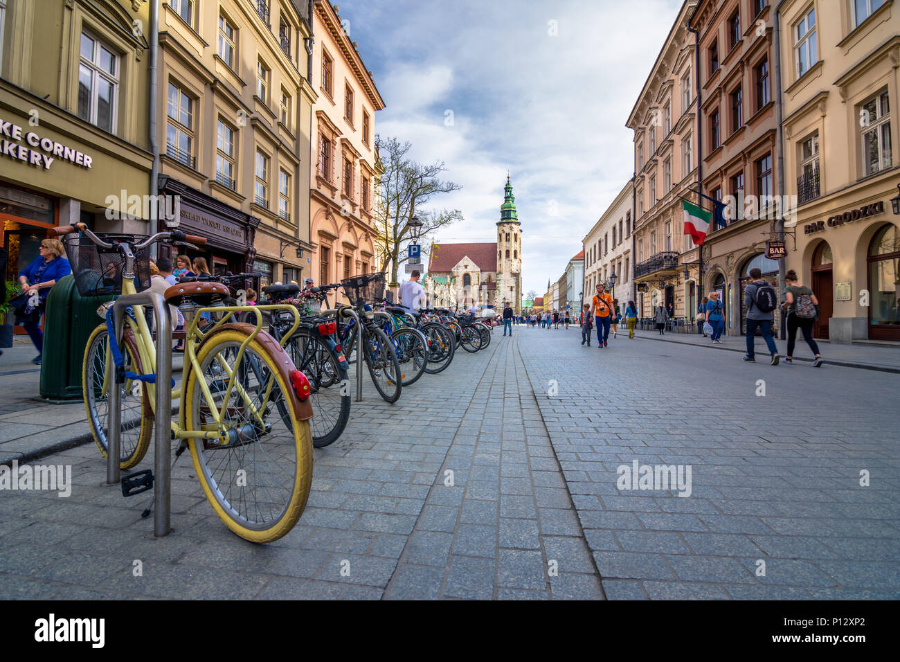 Gepflasterte Strasse in der Altstadt von Krakau, Polen Stockfoto