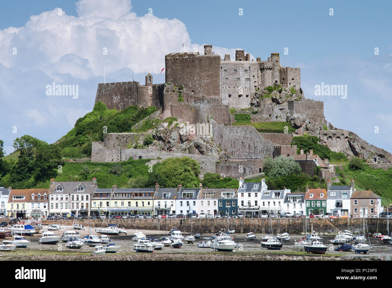 Malerische Mont Orgueil Castle - auch als Gorey Castle - vom Langen Strand gesehen bekannt. Jersey, Channel Islands Stockfoto