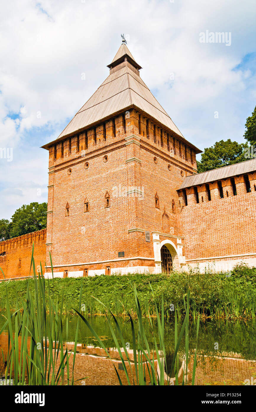 Die Stadtmauer und Turm der alten Festung von Smolensk, Russland Stockfoto