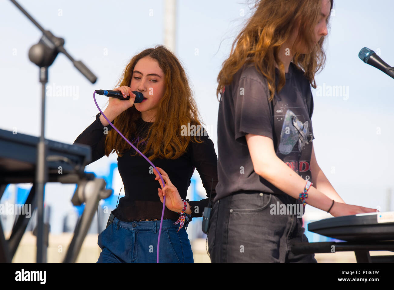 BARCELONA-JUN 2: Lasst uns essen Oma (Band) in einem Konzert im Primavera Sound Festival am 2. Juni 2018 in Barcelona, Spanien. Stockfoto