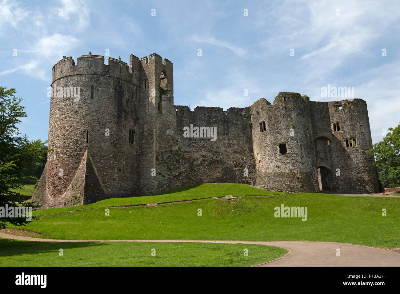 Chepstow Castle, das älteste erhaltene Post-römischen Stein Festung in Großbritannien. Über Klippen auf dem Fluss Wye gelegen, der Bau begann im Jahre 1067. Stockfoto