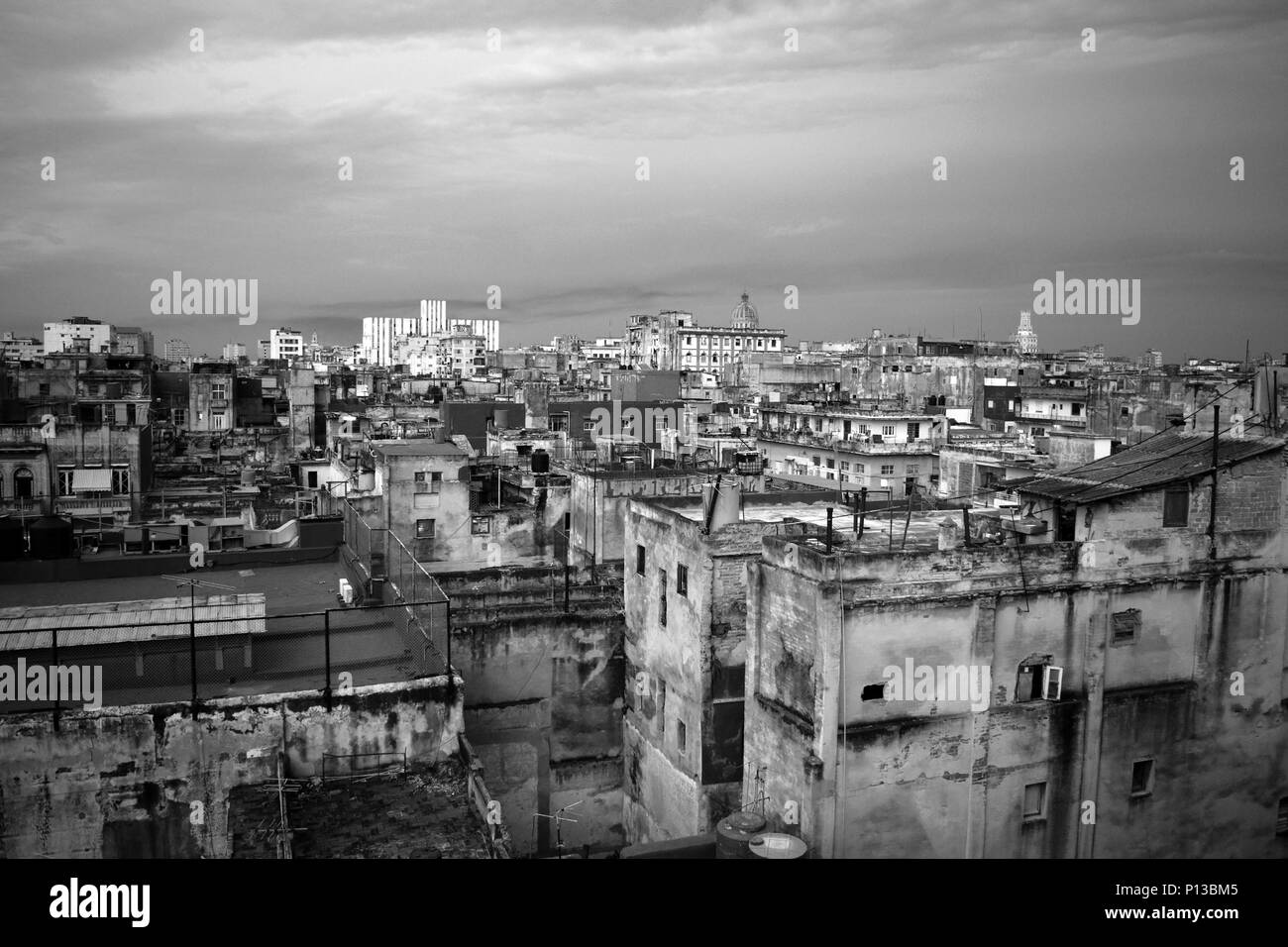 Skyline von Havanna, Kuba von der Innenstadt gesehen - Juni 2016-shot in Schwarz und Weiß Stockfoto