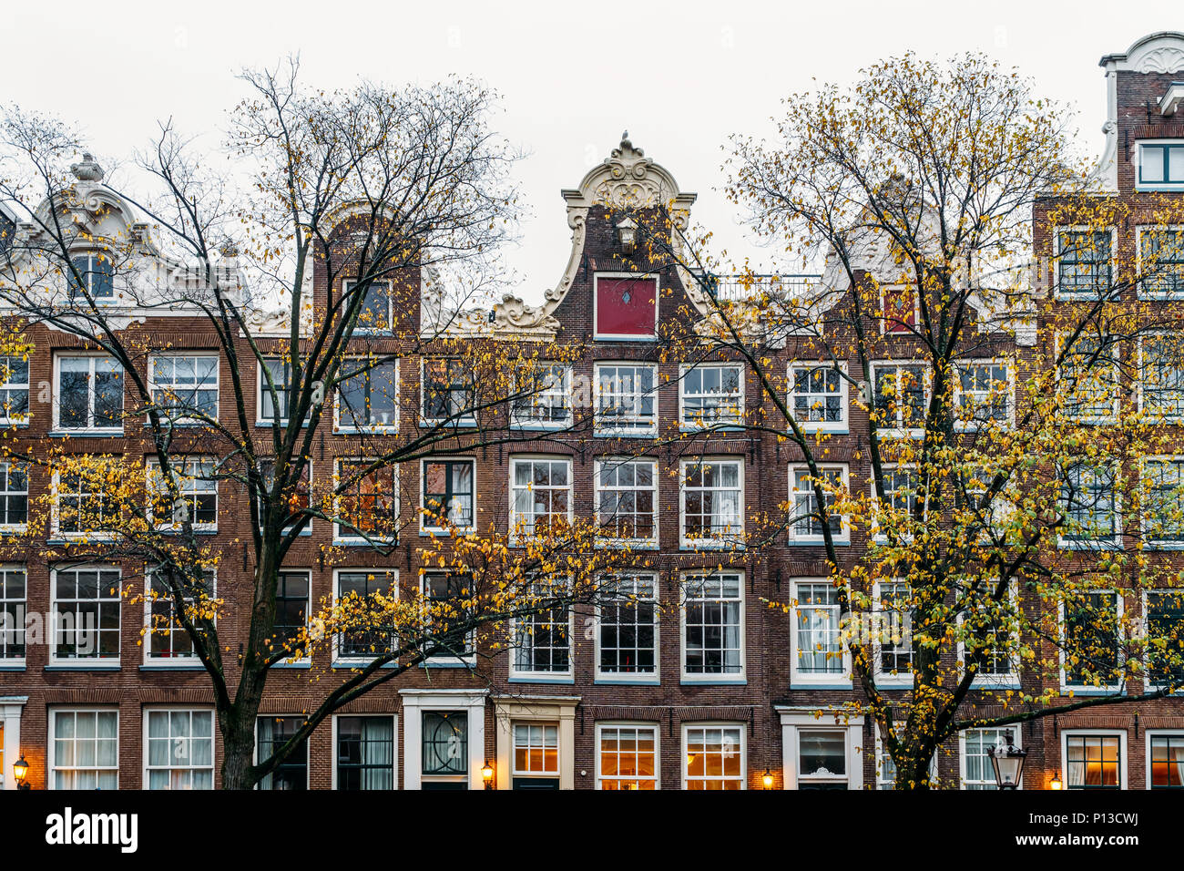 Niederländischen Häusern Fassade in der Innenstadt von Amsterdam City Stockfoto