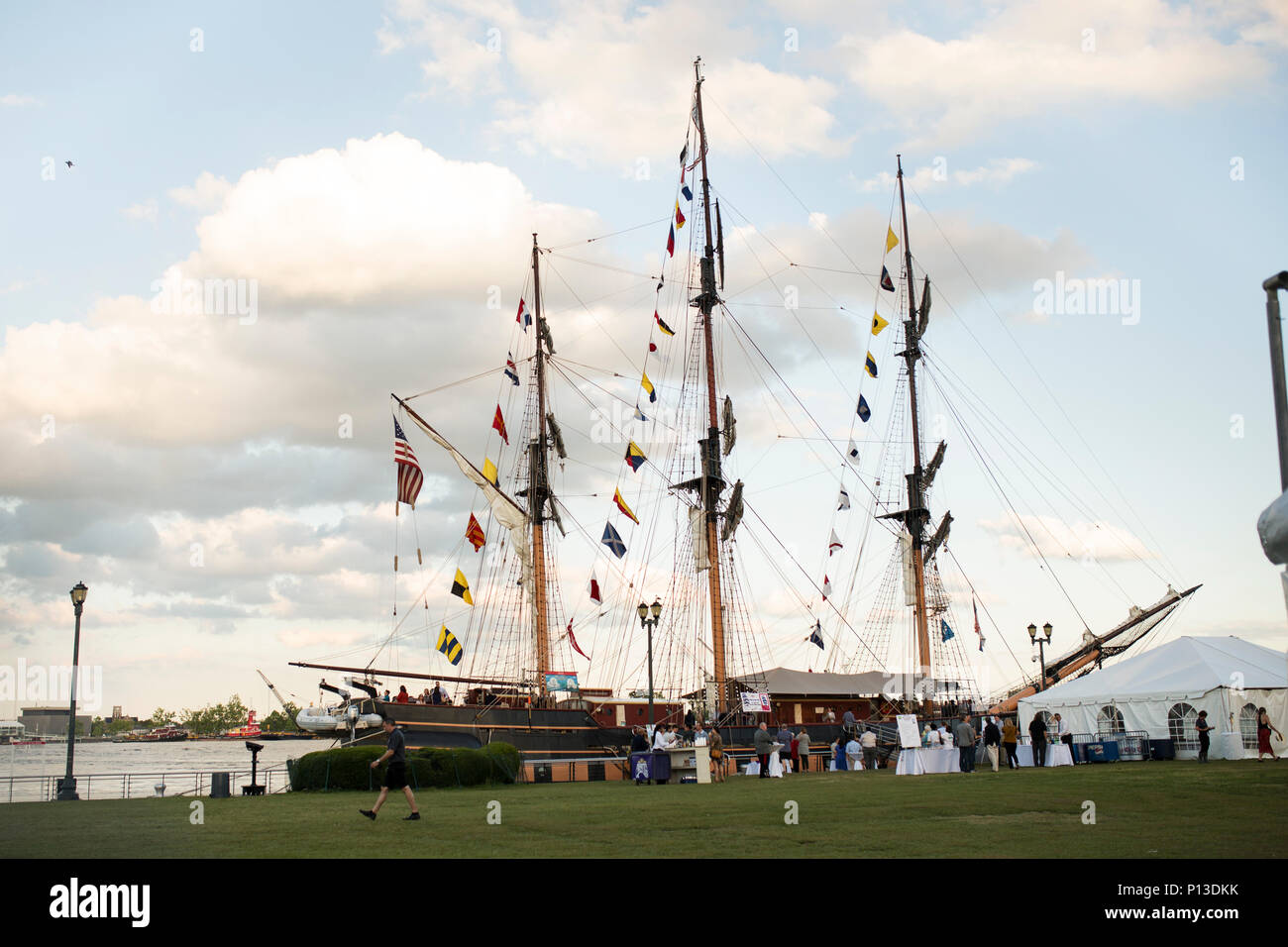 Tall Ship angedockt auf dem Mississippi River in New Orleans, Louisiana, USA. Stockfoto