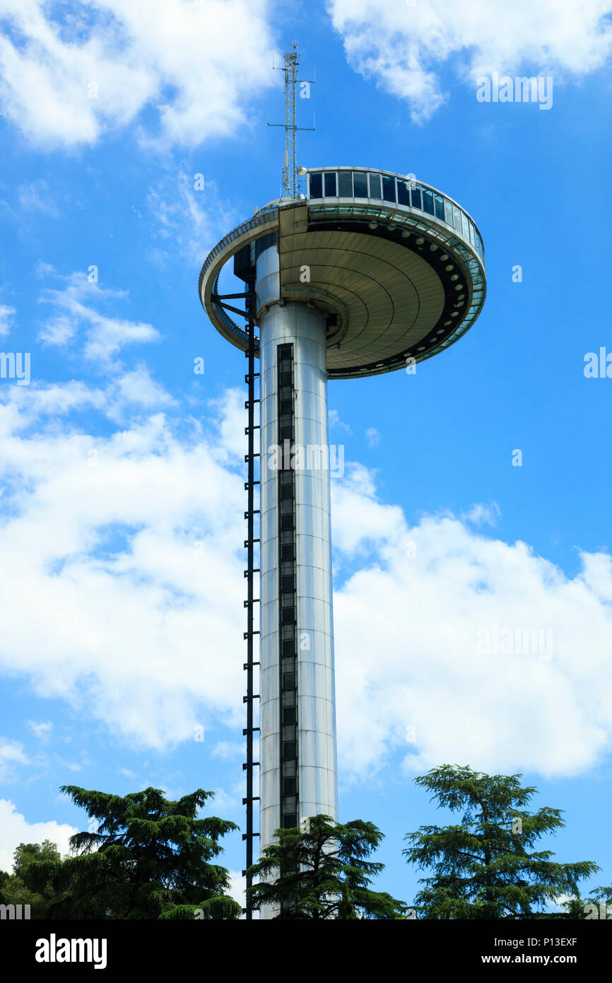 Faro de Moncloa Sendemast und Aussichtsplattform, Plaza de Moncloa, Madrid, Spanien. Mai 2018 Stockfoto