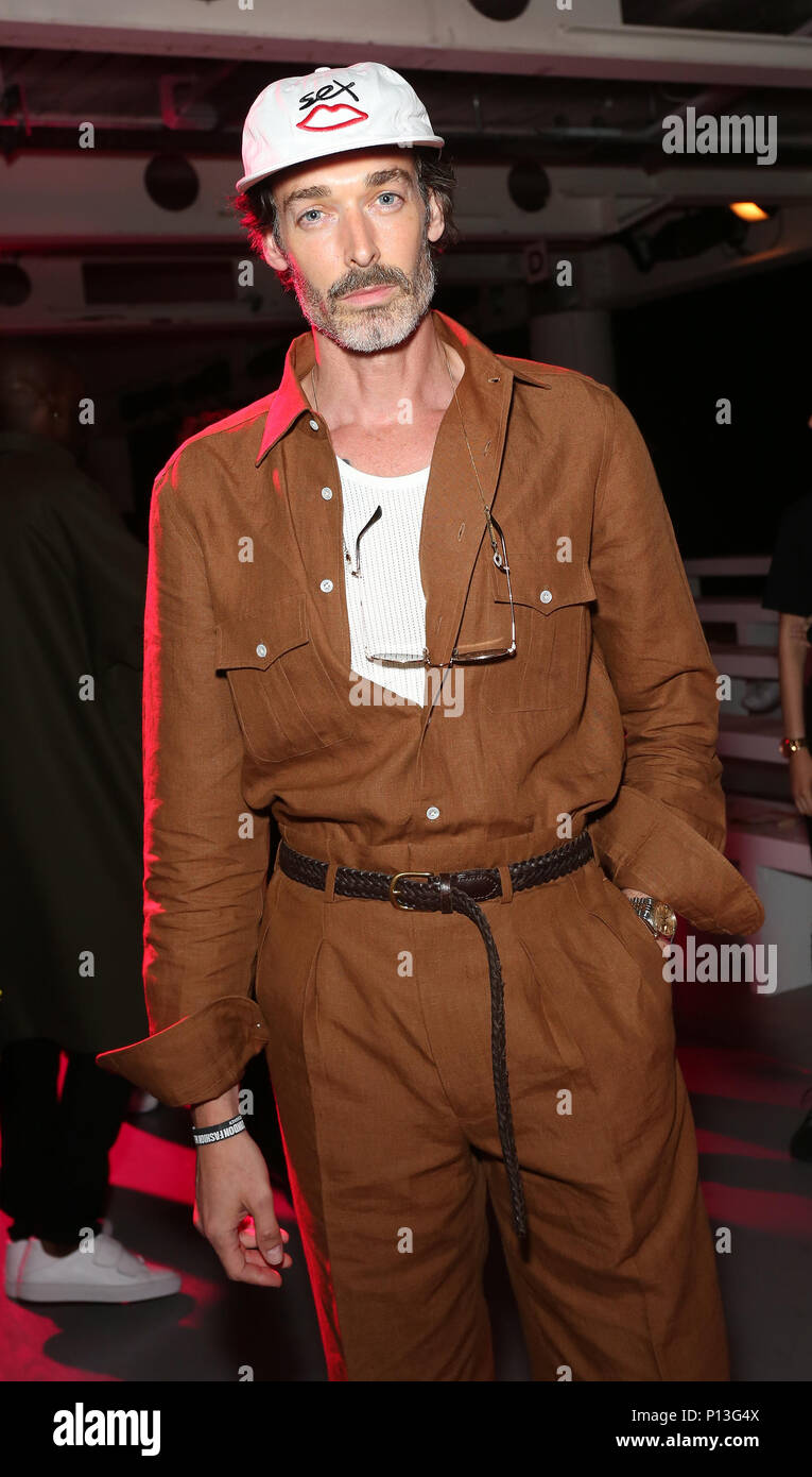 Richard Biedul auf der vorderen Reihe während SS 19 die Berthold London Fashion Week Männer zeigen an der BFC Spaceshow, London. PRESS ASSOCIATION. Bild Datum: Sonntag, den 10. Juni 2018. Photo Credit: Isabel Infantes/PA-Bild Stockfoto