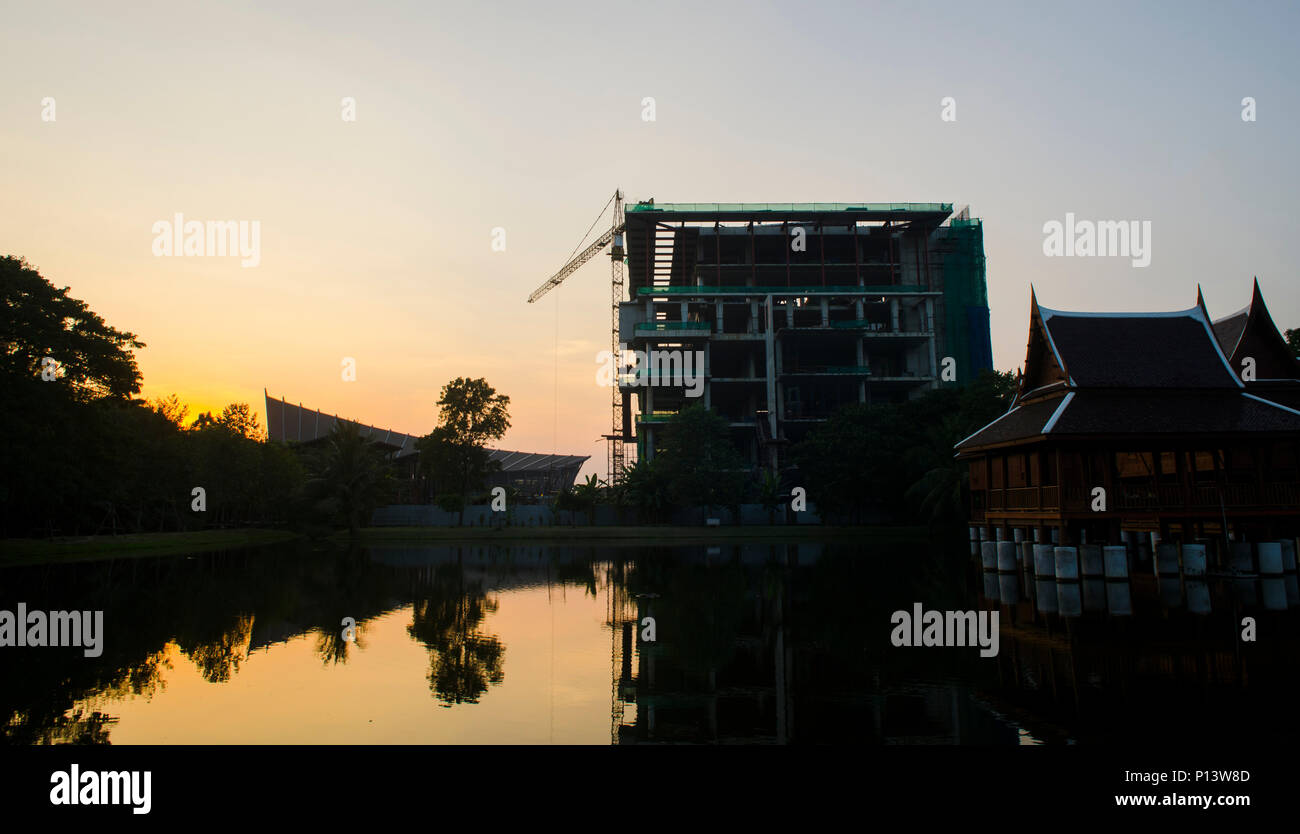 Sonnenuntergang auf der Baustelle. Bitte ähnliche Bilder in meinem Portfolio sehen. Stockfoto