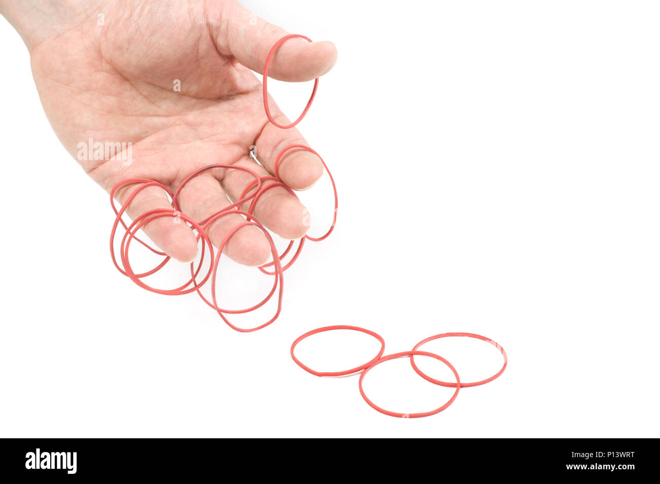 Die Gummis in der menschlichen Hand. Auf weissem Hintergrund. Stockfoto