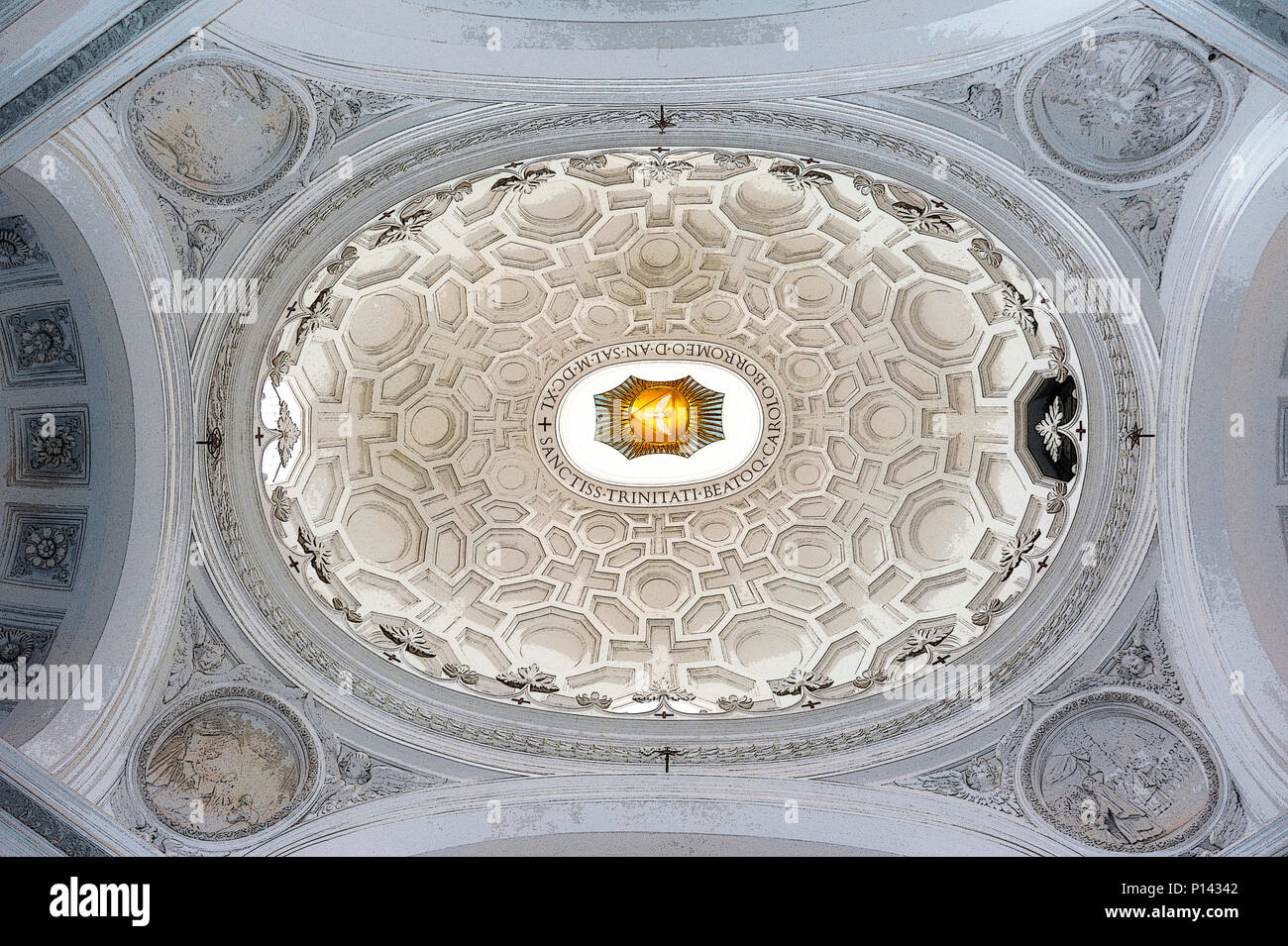 San Carlo alle Quattro Fontane (1634-46), bis in der Mitte suchen, zeigen ovale Kuppel & Zwickeln (in PS gerendert), durch F. Borromini, Rom, Italien Stockfoto