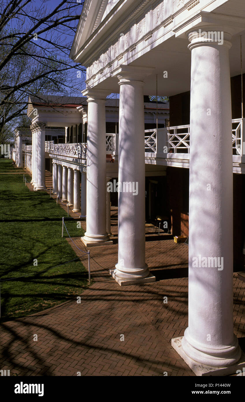 Universität von Virginia: Akademische Dorf, Blick entlang der nordwestlichen Kolonnade, von Thomas Jefferson, Charlottesville, VA, USA Stockfoto