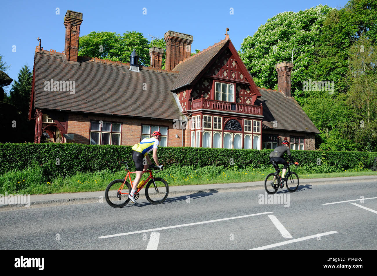 Eine der schönen Gebäude an Waddesdon, Buckinghamshire zu sehen. Stockfoto