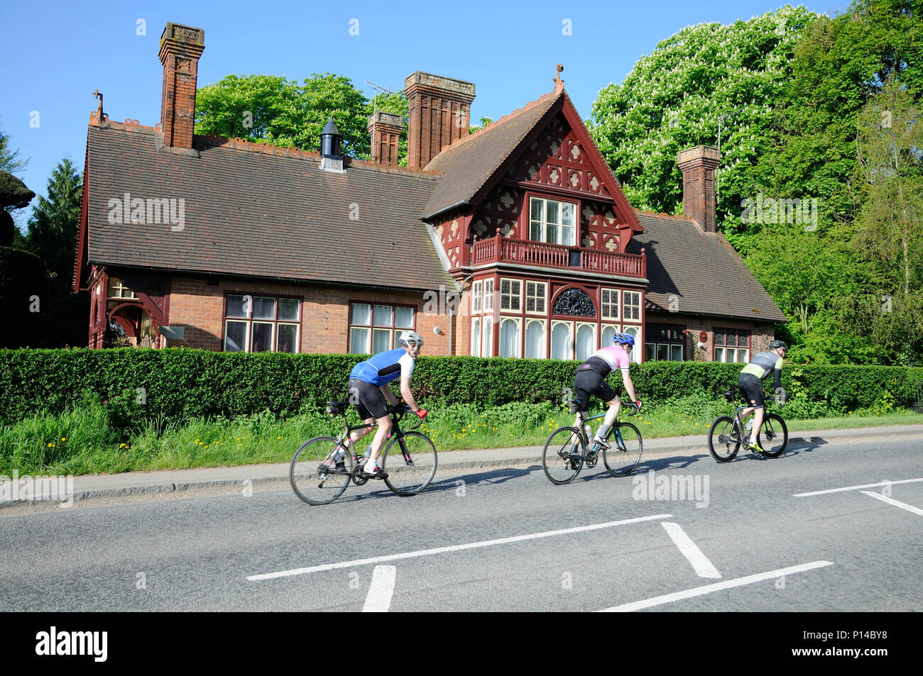 Eine der schönen Gebäude an Waddesdon, Buckinghamshire zu sehen. Stockfoto