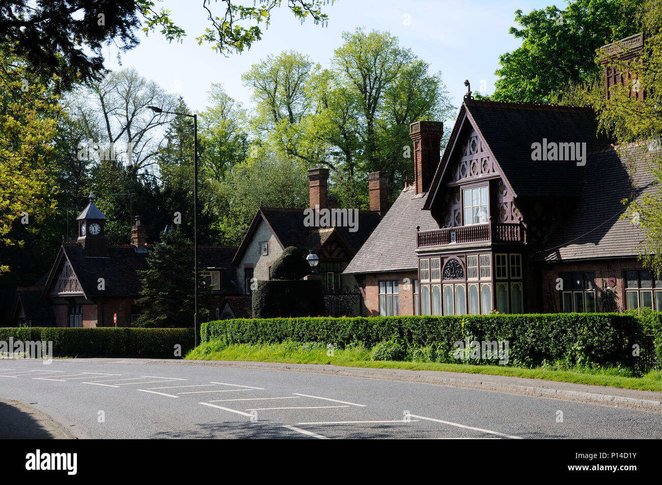 Eine der schönen Gebäude an Waddesdon, Buckinghamshire zu sehen. Stockfoto