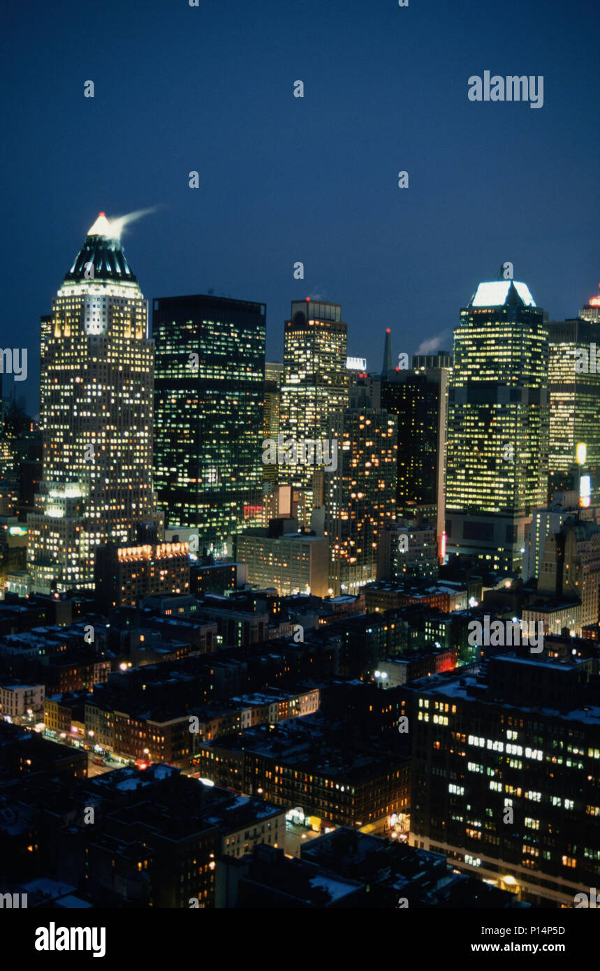 1996 New York City Skyline bei Nacht, USA Stockfoto