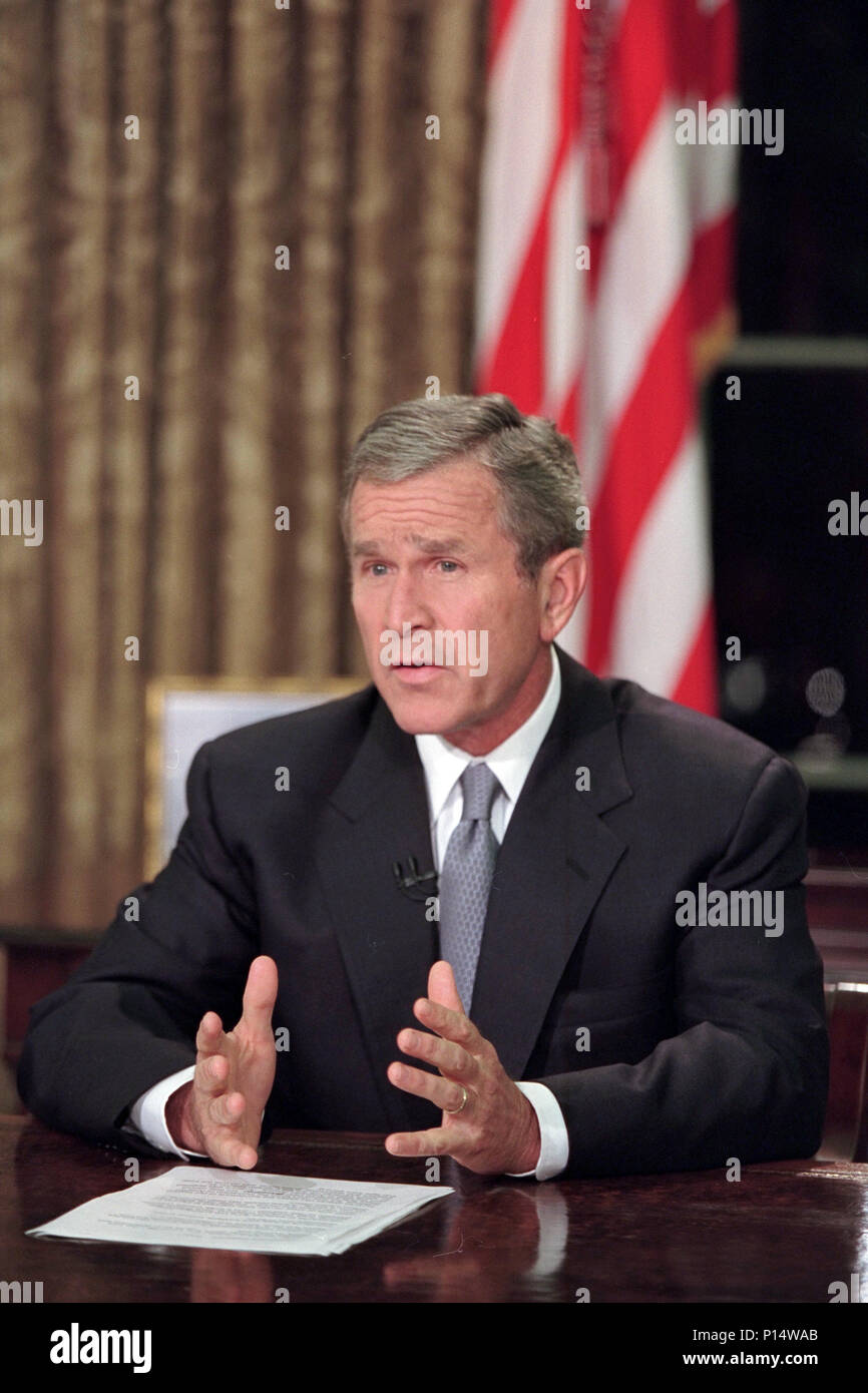 Präsident George W. Bush seine Rede an die Nation Dienstag, Sept. 11, 2001 aus dem Oval Office. Stockfoto