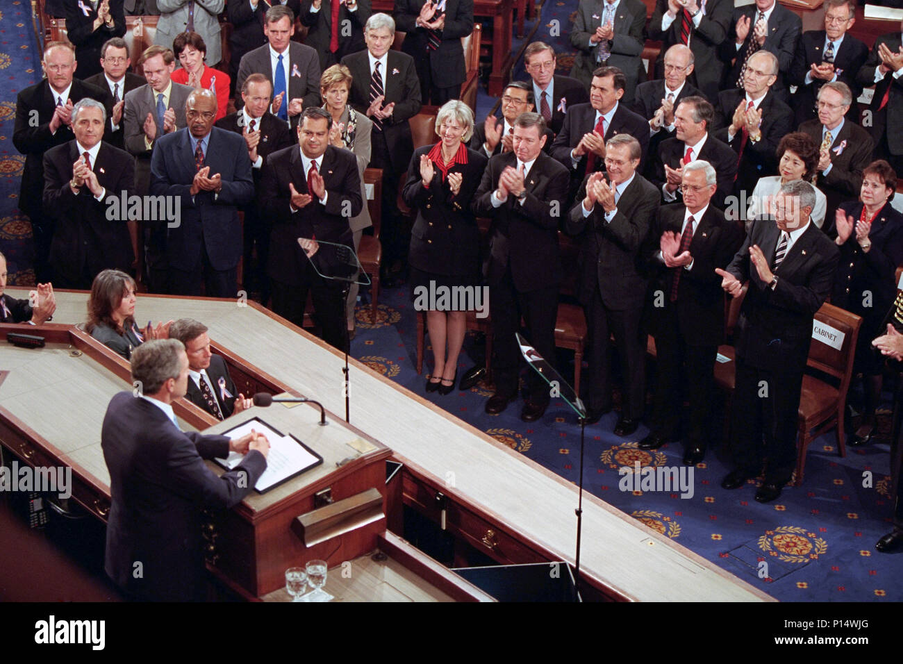 Präsident George W. Bush bietet eine Adresse im Hinblick auf die Terroranschläge des 11. September auf die Vereinigten Staaten zu einer gemeinsamen Sitzung des Kongresses Donnerstag, Sept. 20, 2001, U.S. Capitol. Stockfoto