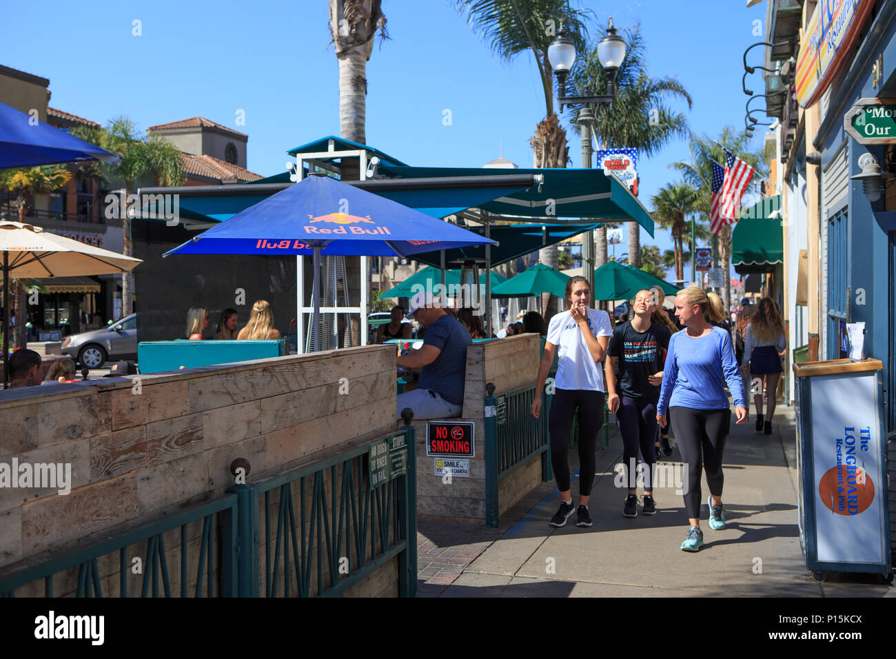Restaurants und Essen im Freien auf der Main Street Huntington Beach Kalifornien USA Stockfoto