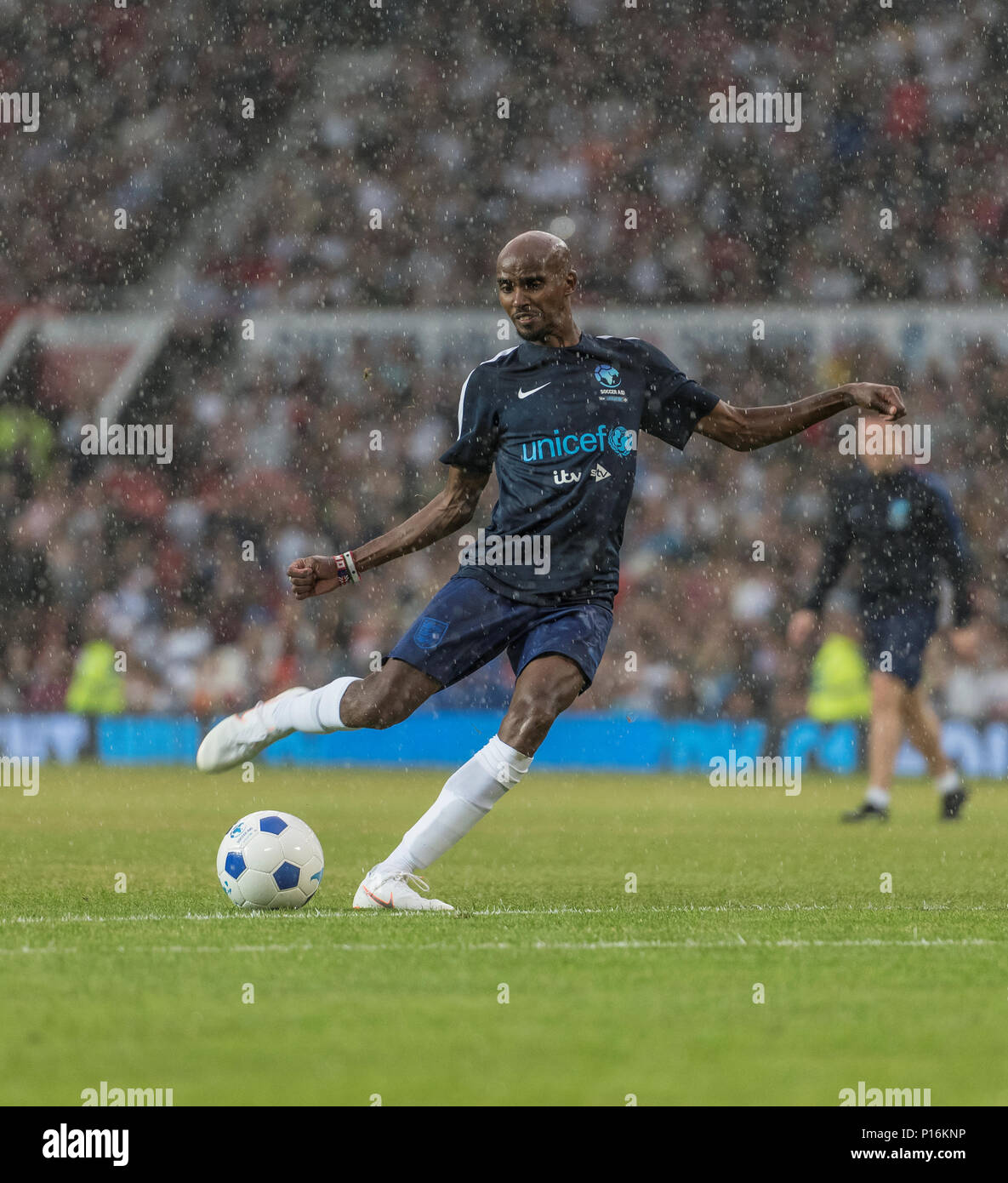 Manchester, Vereinigtes Königreich. 10. Juni, 2018. Während der Fußball Hilfe charity Fußballspiel zwischen einer UK X1 und eine Welt X1. Jedes Team der A-Liste Berühmtheiten und sportliche Legenden sind Spenden für UNICEF. © Andy Gutteridge/Bild und Veranstaltungen/Alamy leben Nachrichten Stockfoto
