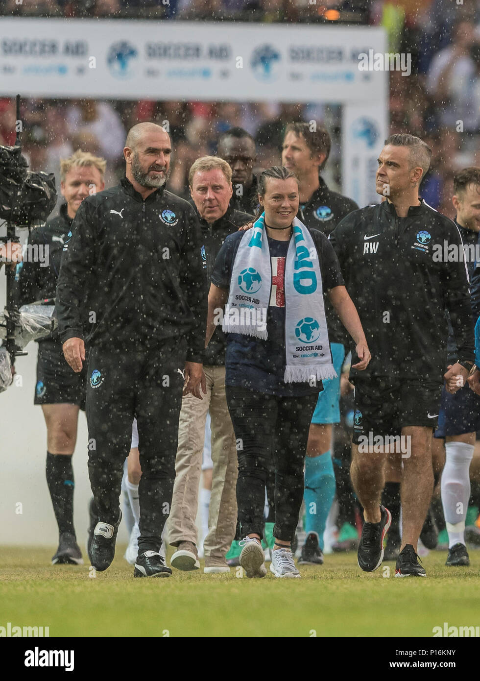 Manchester, Vereinigtes Königreich. 10. Juni, 2018. Während der Fußball Hilfe charity Fußballspiel zwischen einer UK X1 und eine Welt X1. Jedes Team der A-Liste Berühmtheiten und sportliche Legenden sind Spenden für UNICEF. © Andy Gutteridge/Bild und Veranstaltungen/Alamy leben Nachrichten Stockfoto