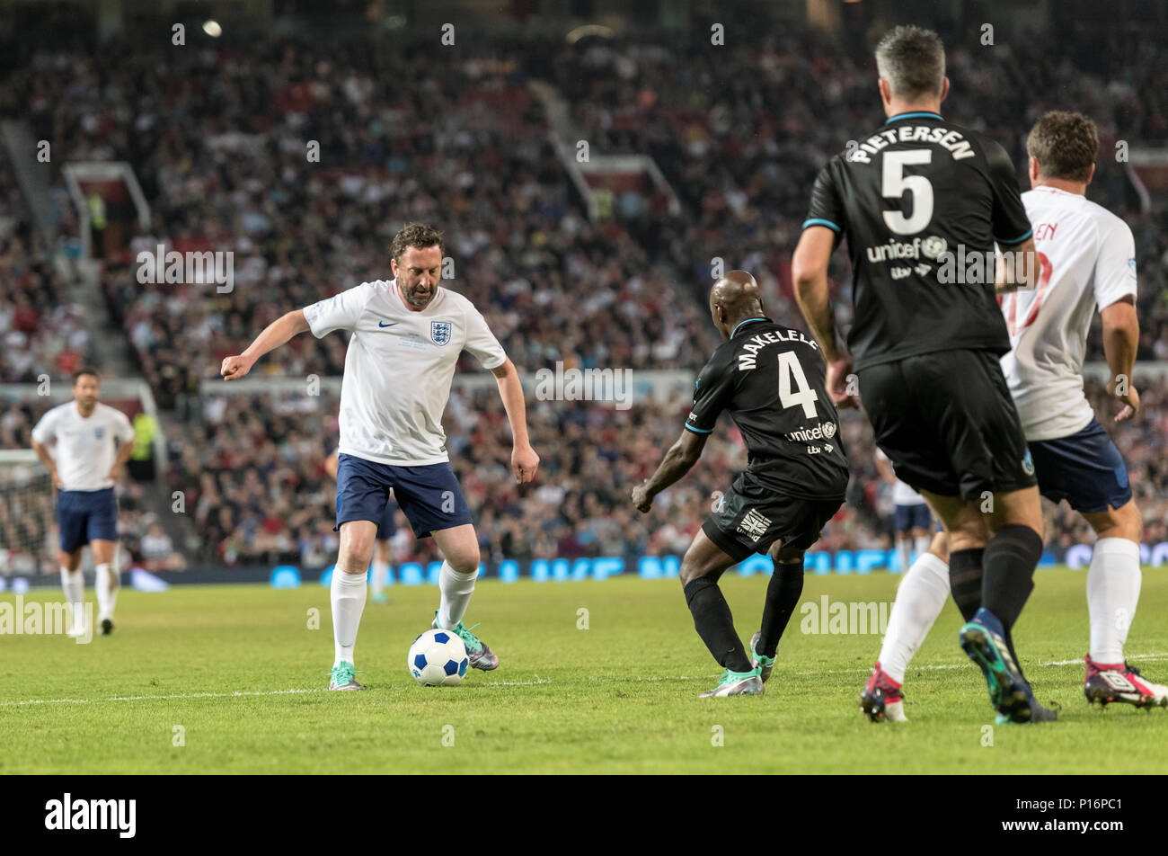 Manchester, England. 10. Juni, 2018. Lee Mack in Aktion während der Fußball Hilfe charity Fußballspiel zwischen einem England X1 und eine Welt X1. Jedes Team der A-Liste Berühmtheiten und sportliche Legenden sind Spenden für UNICEF. © Andy Gutteridge/Bild und Veranstaltungen/Alamy leben Nachrichten Stockfoto