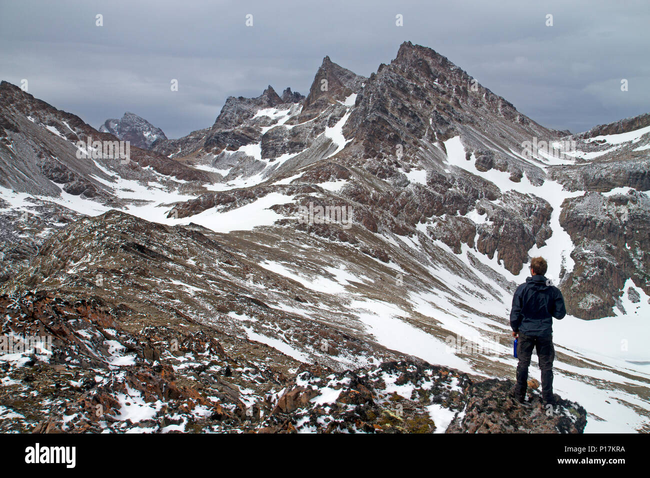 Wanderer auf die DIENTES Stromkreis im Dientes de Navarino Berge Stockfoto