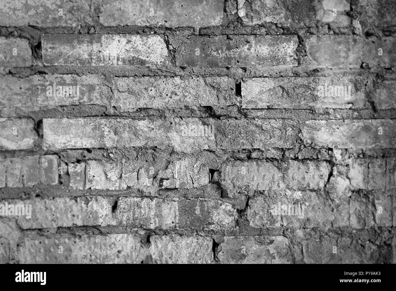 Alte schmutzige Mauer Mauer aus rotem Backstein Stockfoto