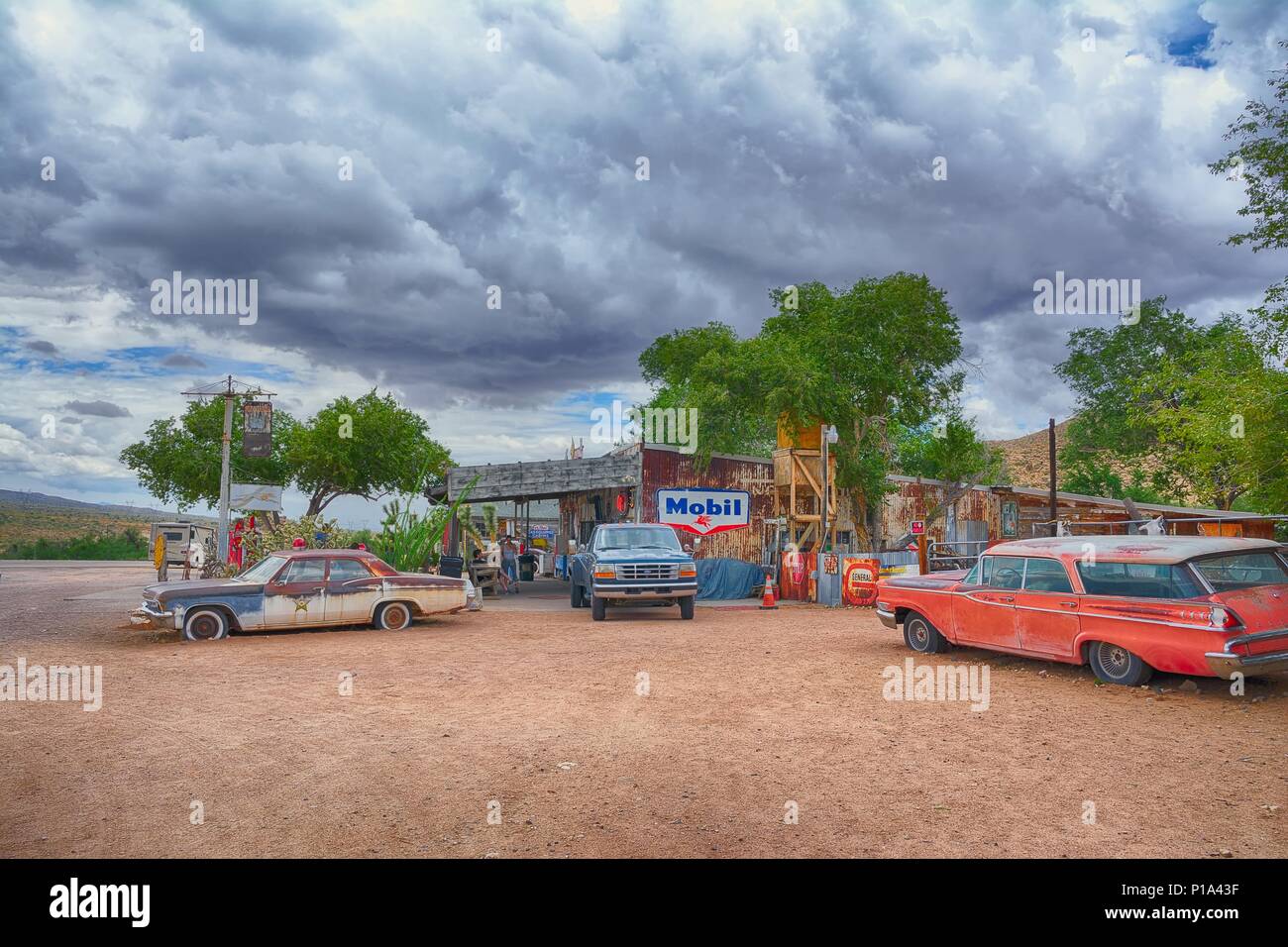 Hackberry, Arizona, USA - 24. Juli 2017: Die berühmten historischen Route 66 Highway mit dem alten General Store von Menschen aus aller Welt besucht wird. Stockfoto