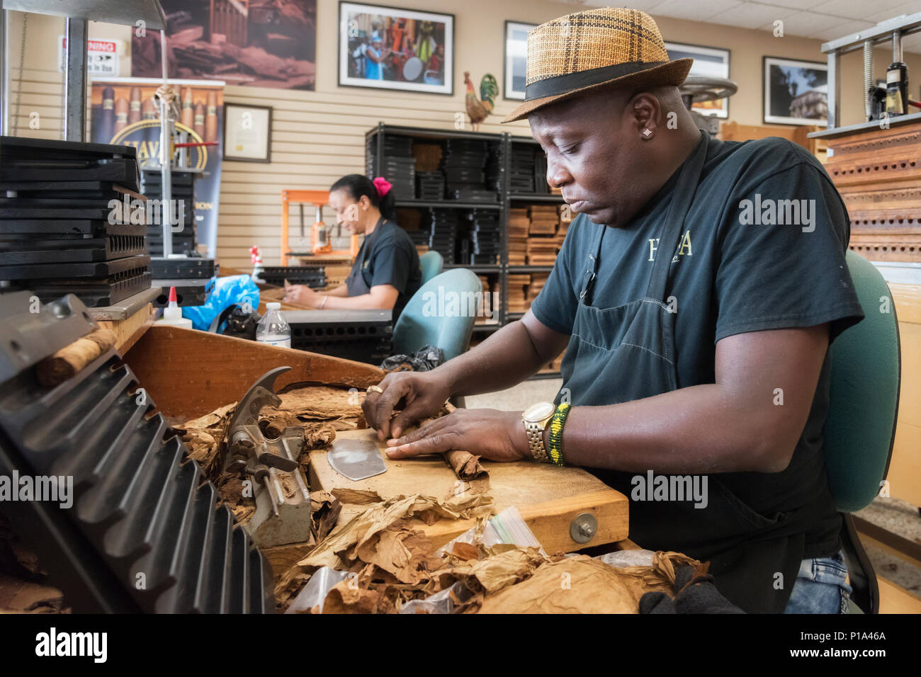 Miami, Florida, USA - Juni 10, 2018: handgemachte Zigarren in Little Havana district producton Stockfoto