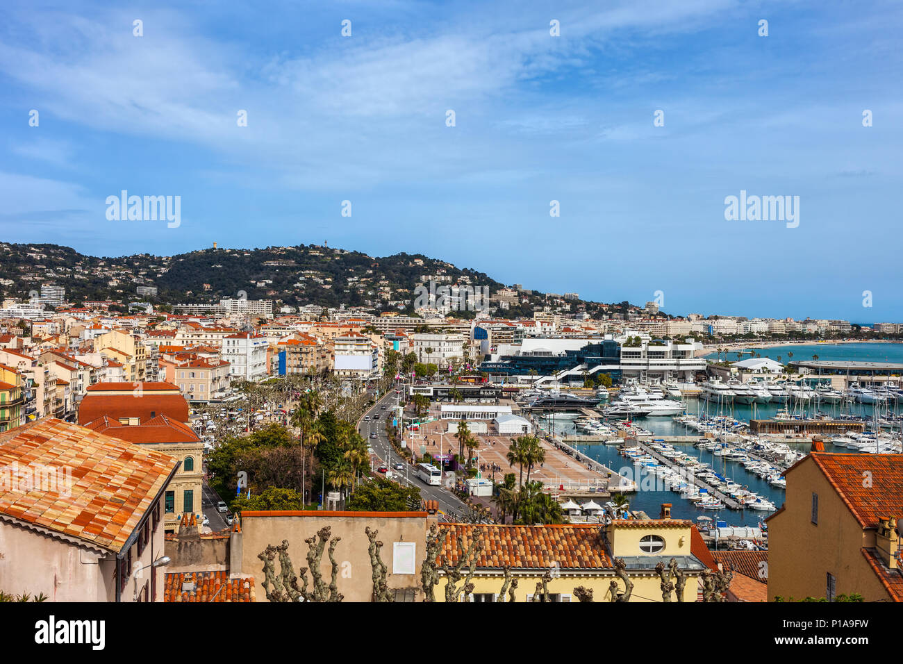 Französische Stadt Zwischen Cannes Und Nizza 7 Buchstaben Stadt Cannes Stadtbild in Frankreich, Le Vieux Port und Palais des